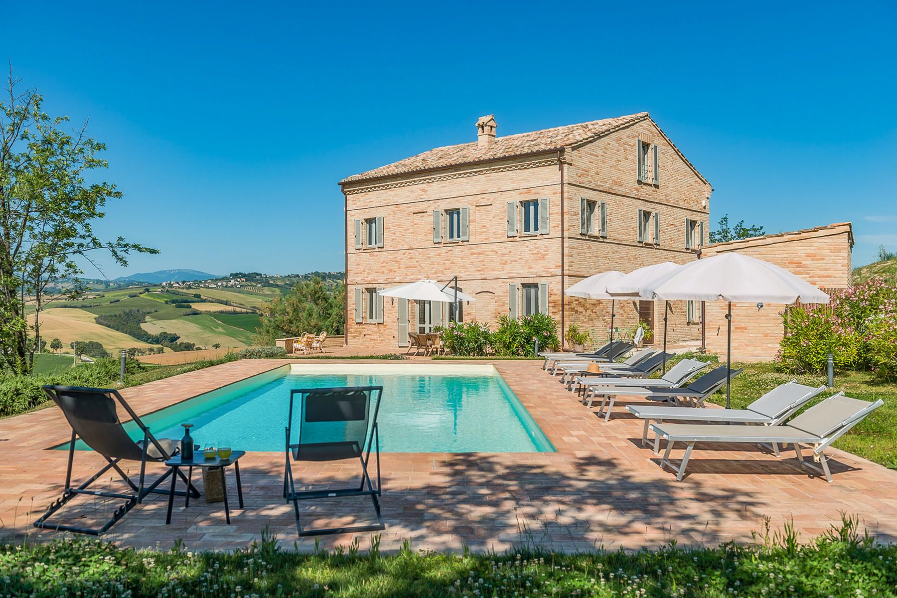 Villa Ginestra Truquile Marche: 4-Bedroom Restored Farmhouse with Spa and Mountain Views in