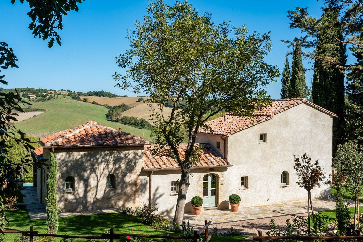 Villa Glicine Pignano Volterra: 2-Bedroom Villa with Infinity Pool and Spa on a Tuscan Estat