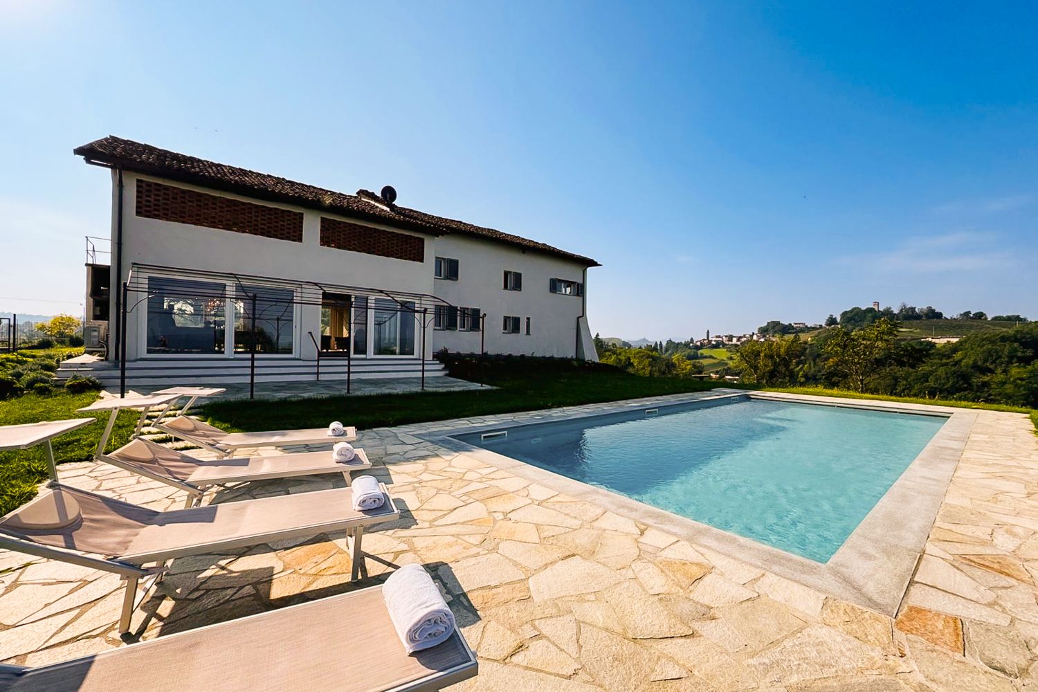 Villa Glicine Tagliolo Orsara: 4-Bedroom Spa Villa with Panoramic Monferrato Views in Piedm