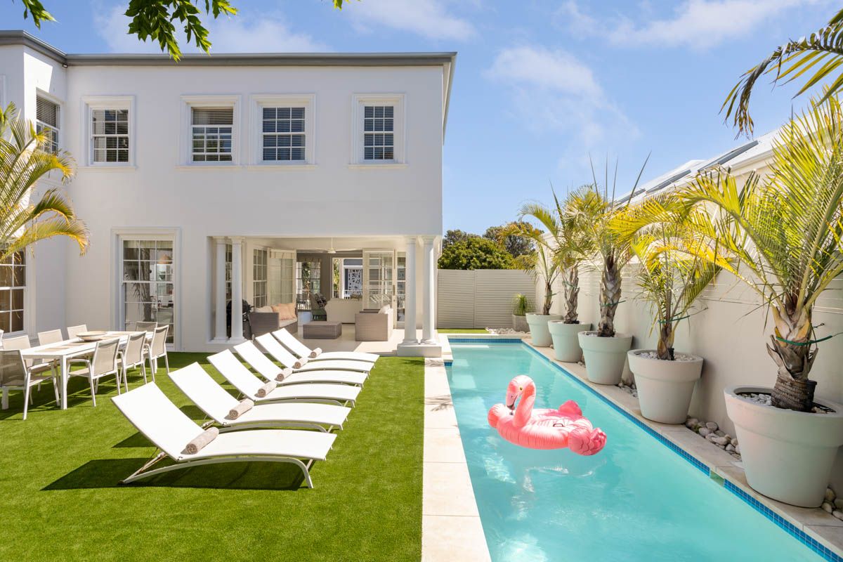 Villa Gouelig Kloof CampsBay: 5-Bedroom European-Style Villa with Mountain Views and Spa i