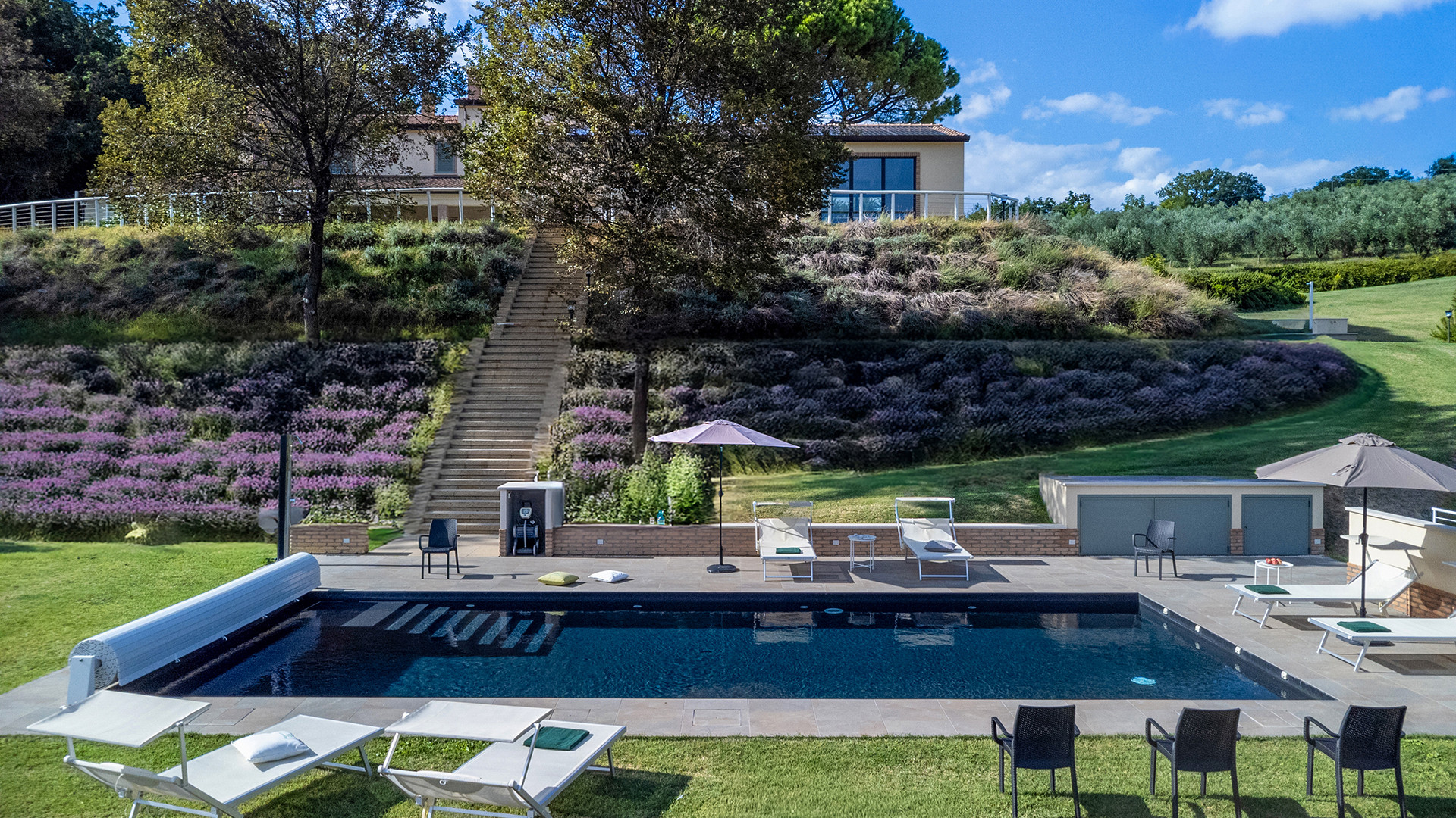 Villa Grecale Poggio Cartoceto: Luxury 7-Bedroom Villa with Private Pool and Air-Con, Marche Italy