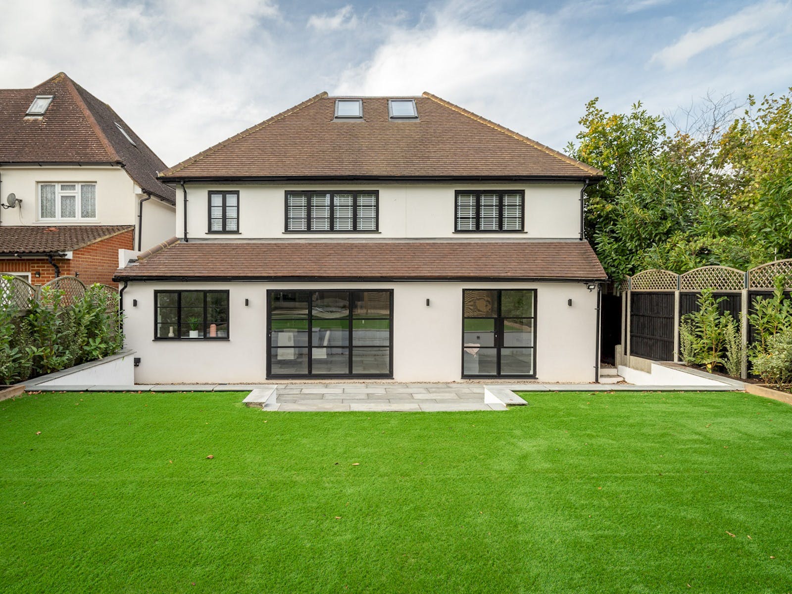 Villa Gregale Oxhey Wembley: Luxury 4-Bedroom Apartment with Spa and Private Parking, Wembley
