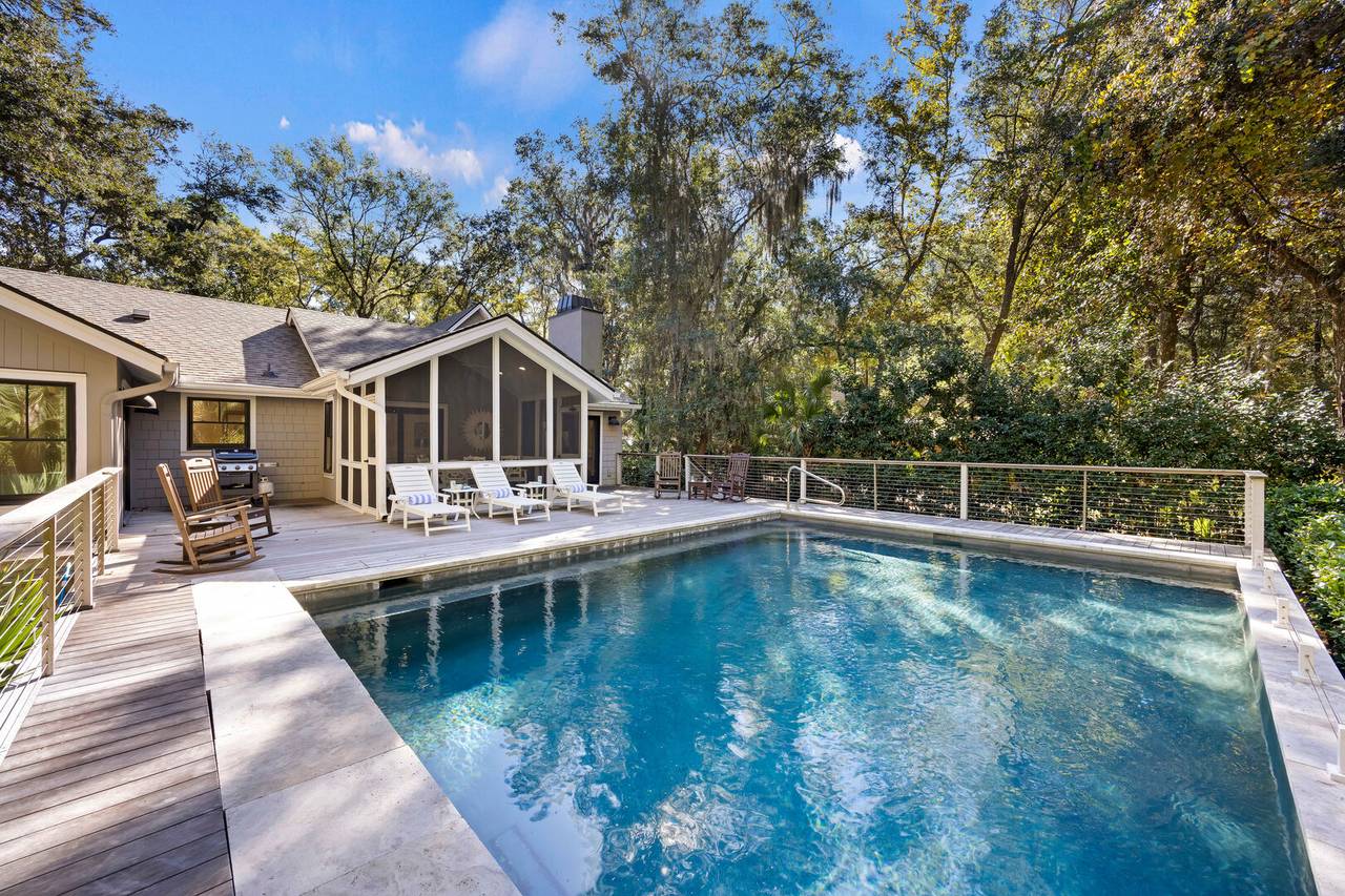 Villa Harmattan Angel Oak Charleston: Luxury 5-Bedroom Villa with Private Pool and Tennis Court in Charleston County