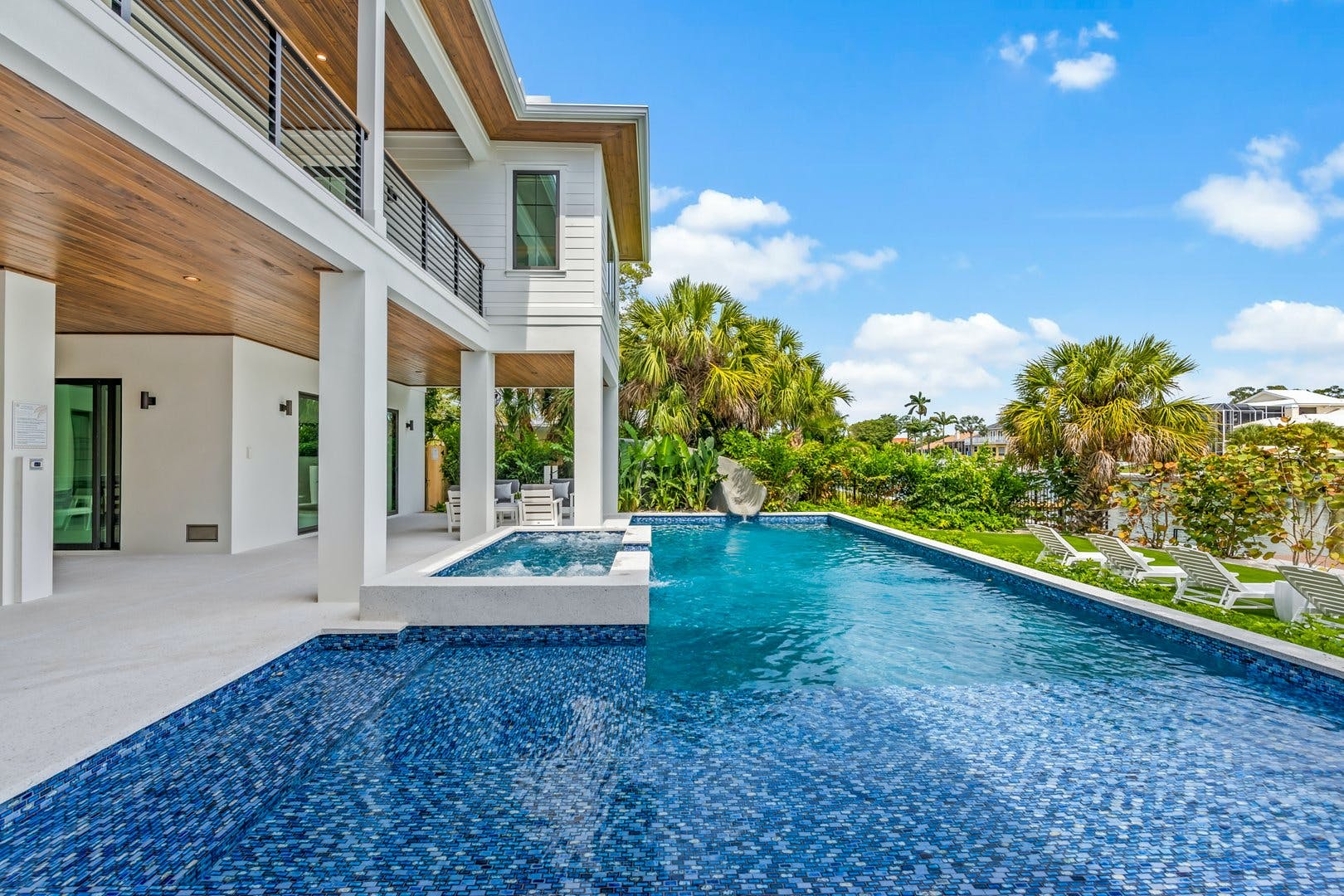 Villa Harmattan Bayou Sarasota: Luxury 6-Bedroom Villa with Private Pool and Beachfront, Sarasota
