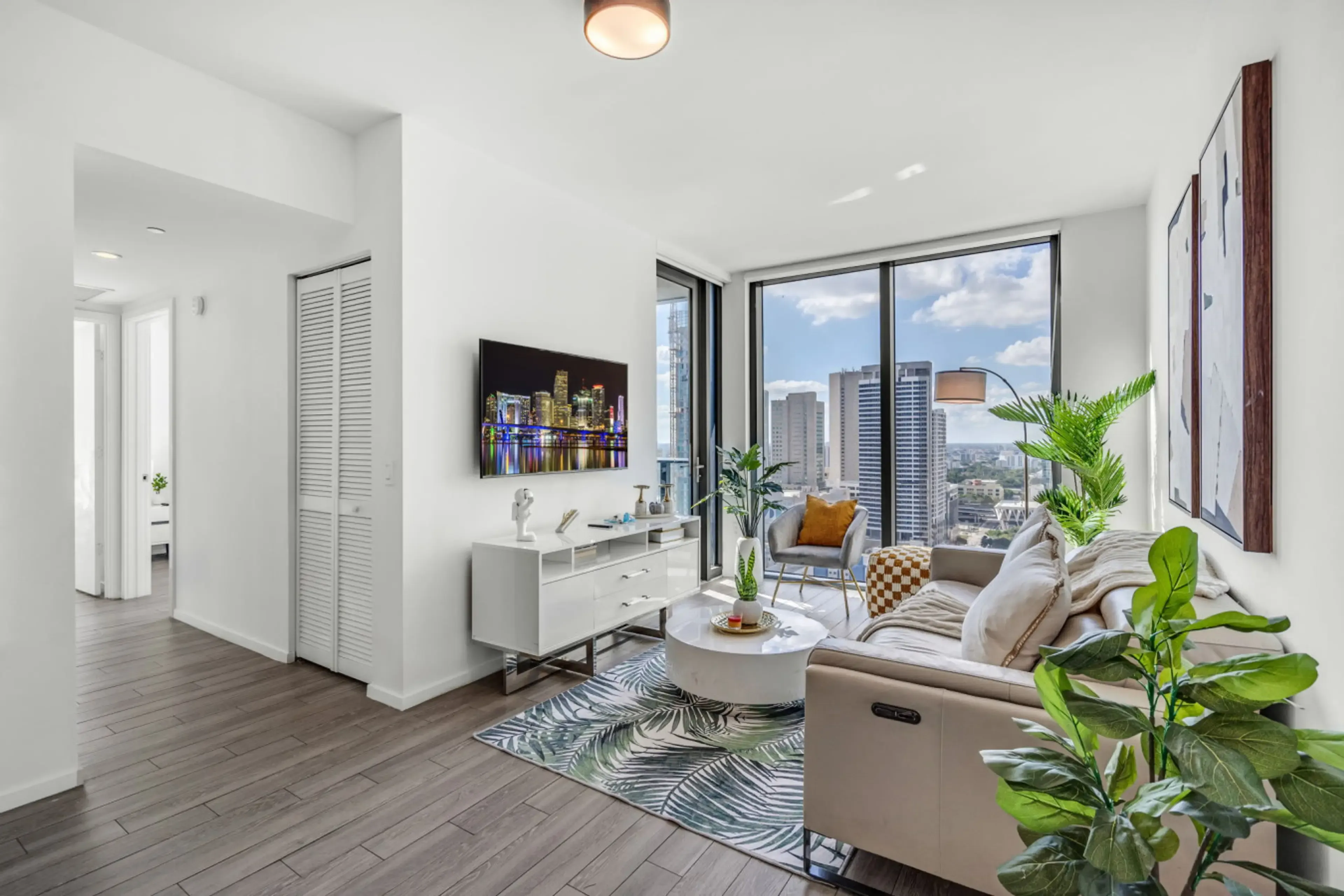 Villa Harmattan Brickell Margaret: Luxury 2-Bedroom Apartment with Hot Tub and Sea Views, Downtown Miami