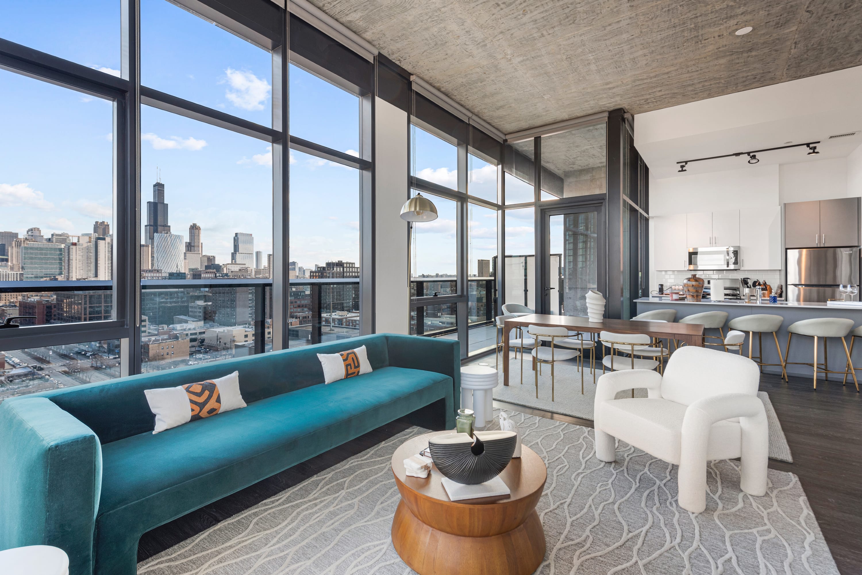 Villa Harmattan Bucktown Chicago: Luxury 2-Bedroom Aparthotels with Hot Tub and Gym in Chicago