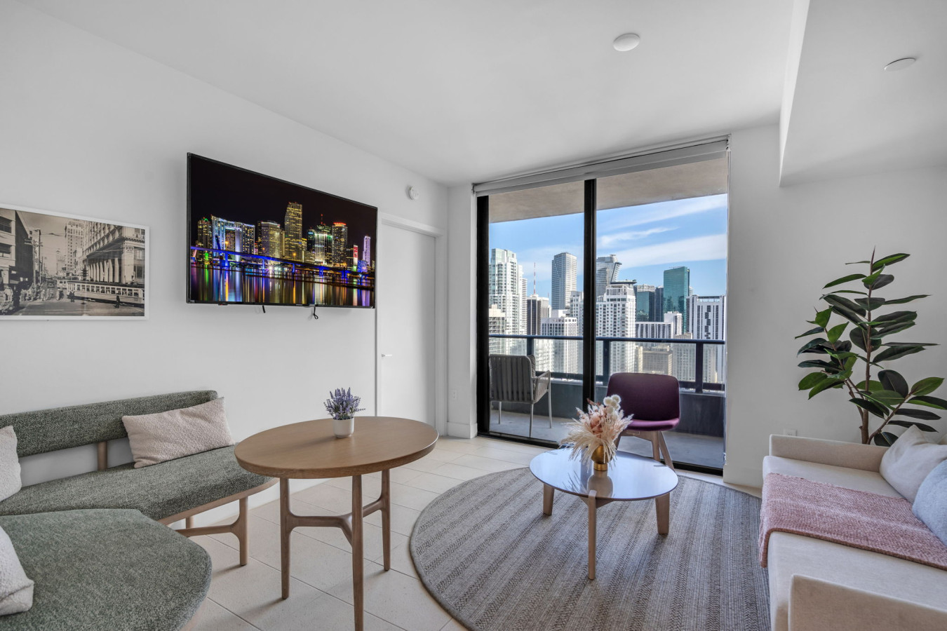 Villa Harmattan Crandon Miami: Luxury 1-Bedroom Apartment with Sea Views and Pool, Miami