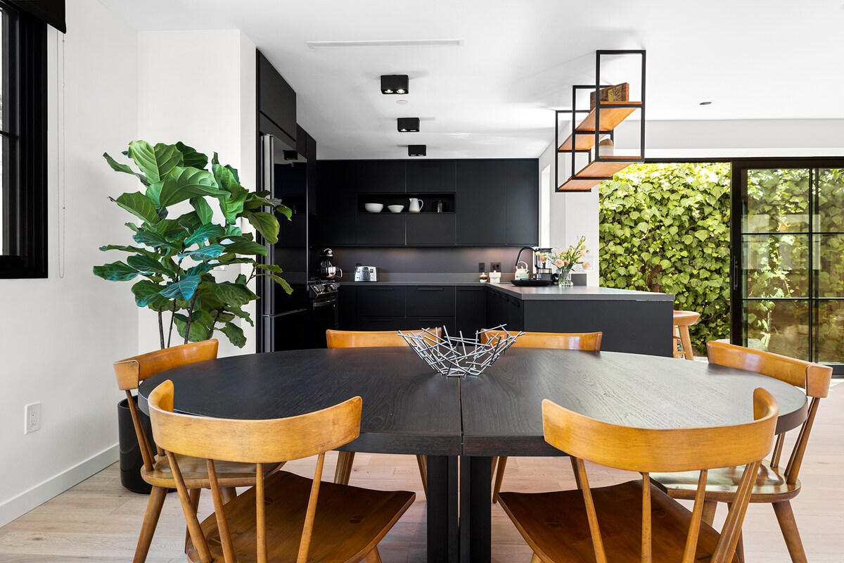 Villa Harmattan Echo Park Los Angeles: Luxury 2-Bedroom Apartment with Spa and Parking, Angelino Heights Los Angeles