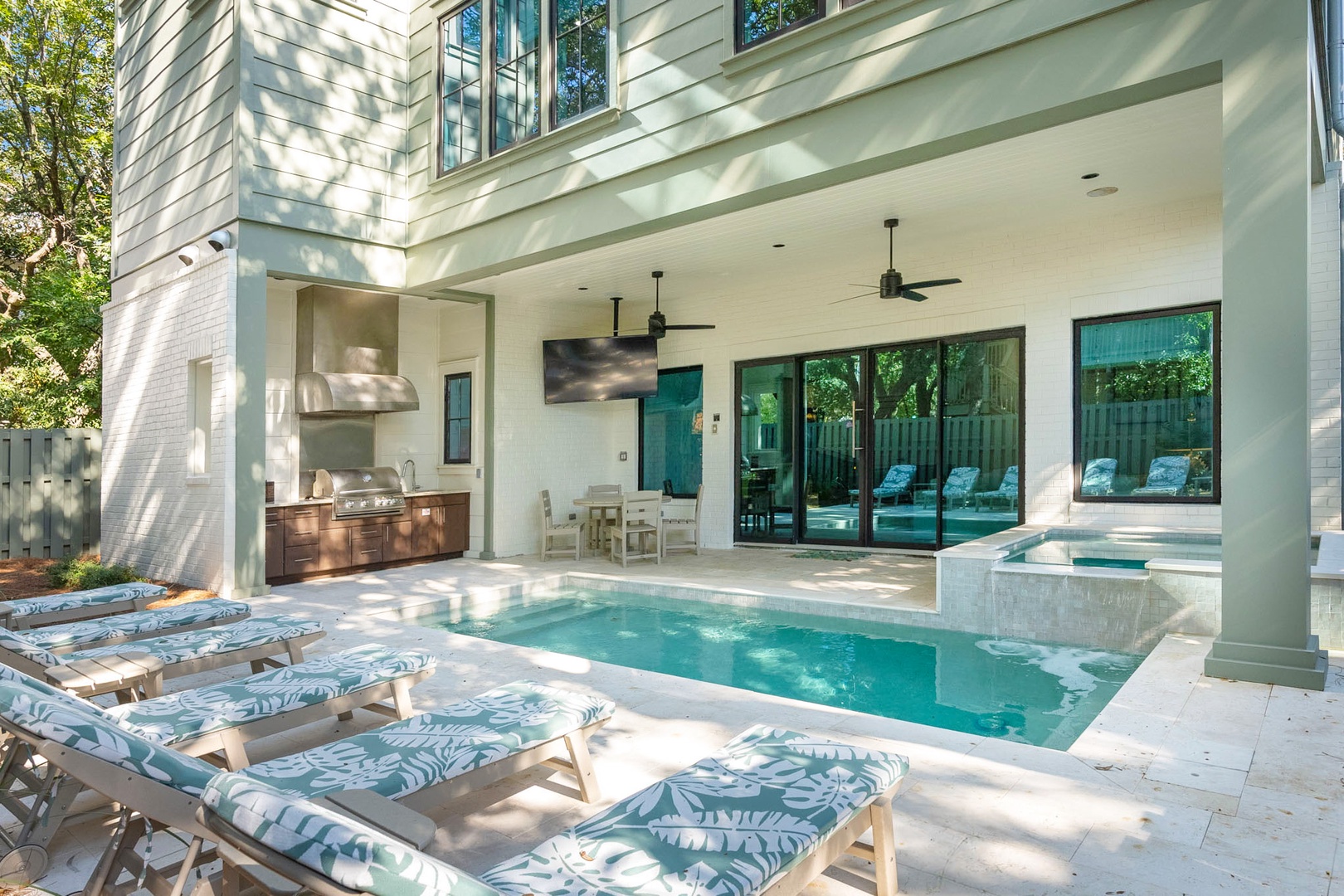 Villa Harmattan Ed Wall Walton: Luxury 8-Bedroom Villa with Private Pool and Seaviews, Walton County Alabama