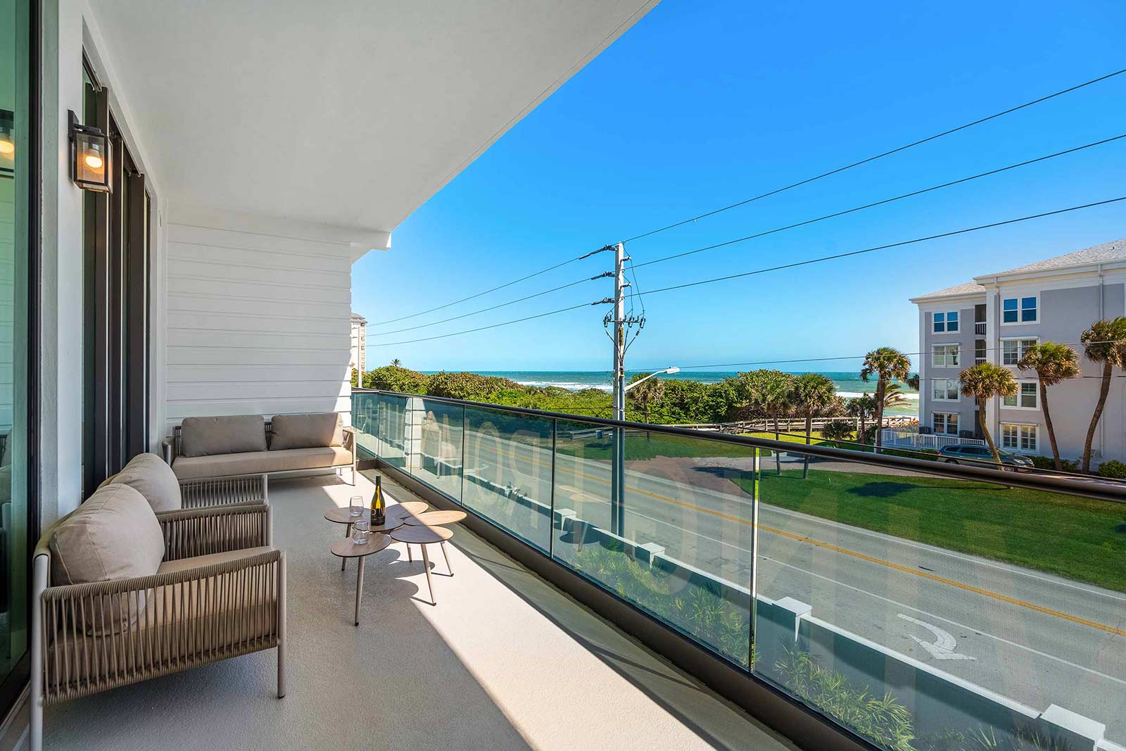 Villa Harmattan Melbourne Brevard: Luxury 3-Bedroom Apartment with Beachfront Pool and Sea Views, South Beach