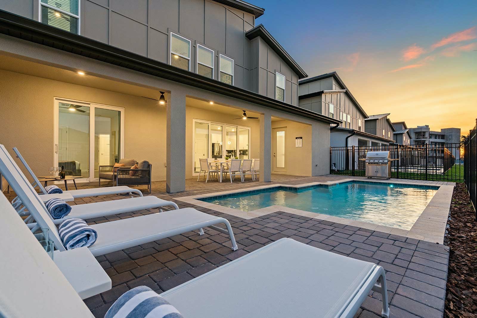 Villa Harmattan Pineda Satellite: Luxury 6-Bedroom Apartment with Pool and Spa, South Beach