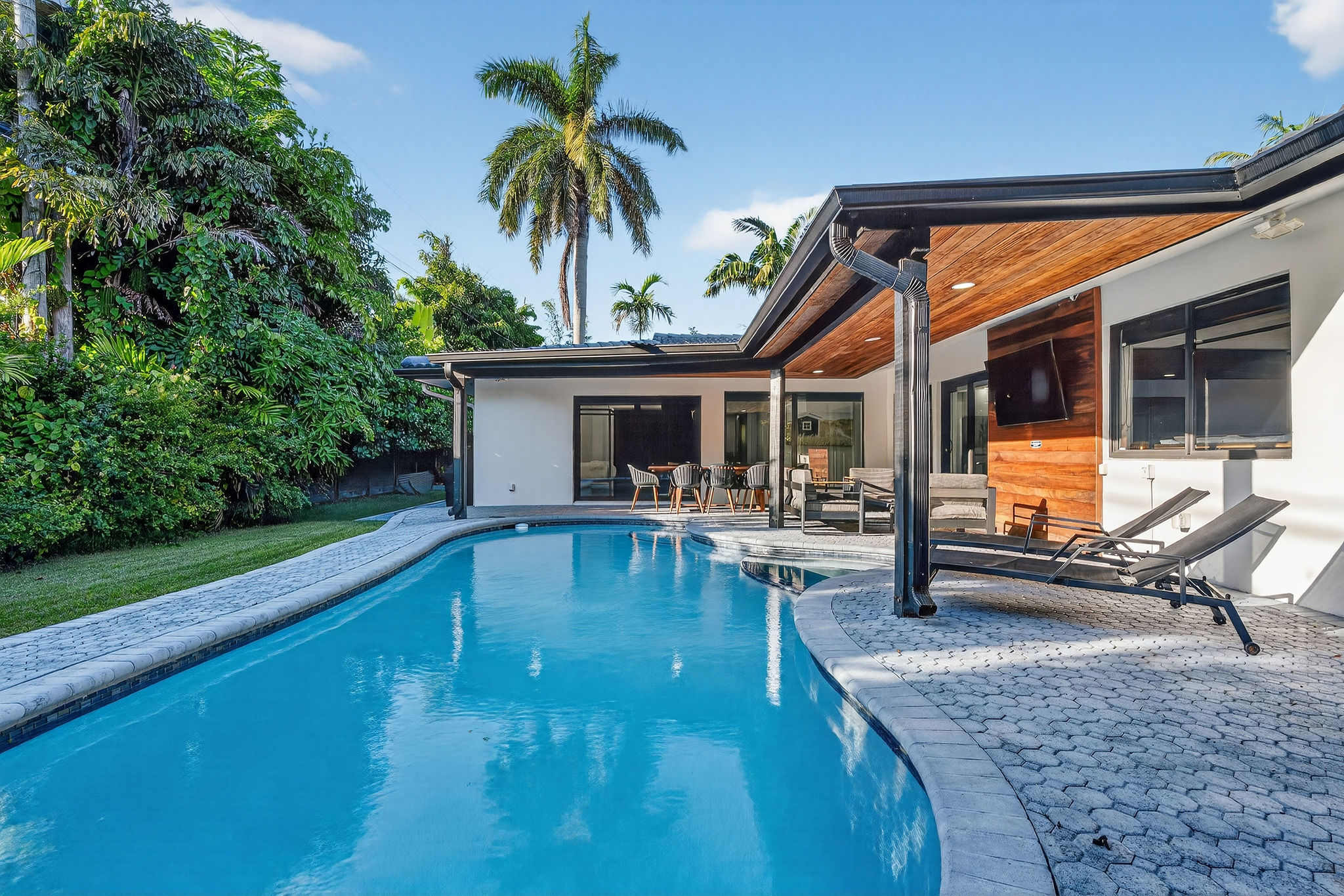 Villa Harmattan Tarpon Isles: Luxury 4-Bedroom Villa with Private Pool and Sea Views, Las Olas Isles