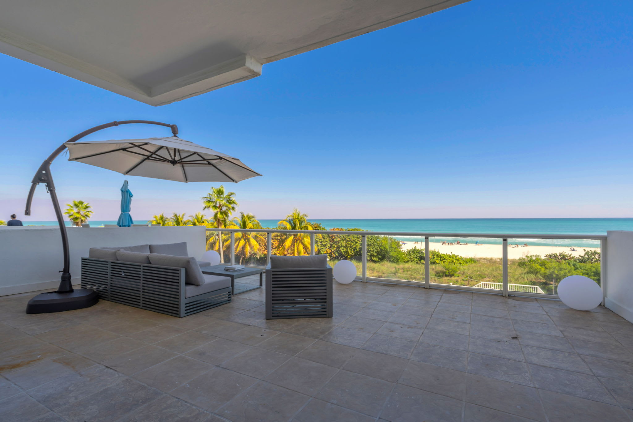 Villa Harmattan Turquesa Bal Harbour: Luxury 2-Bedroom Apartment with Beachfront Pool and Gym, Surfside Miami-Dade