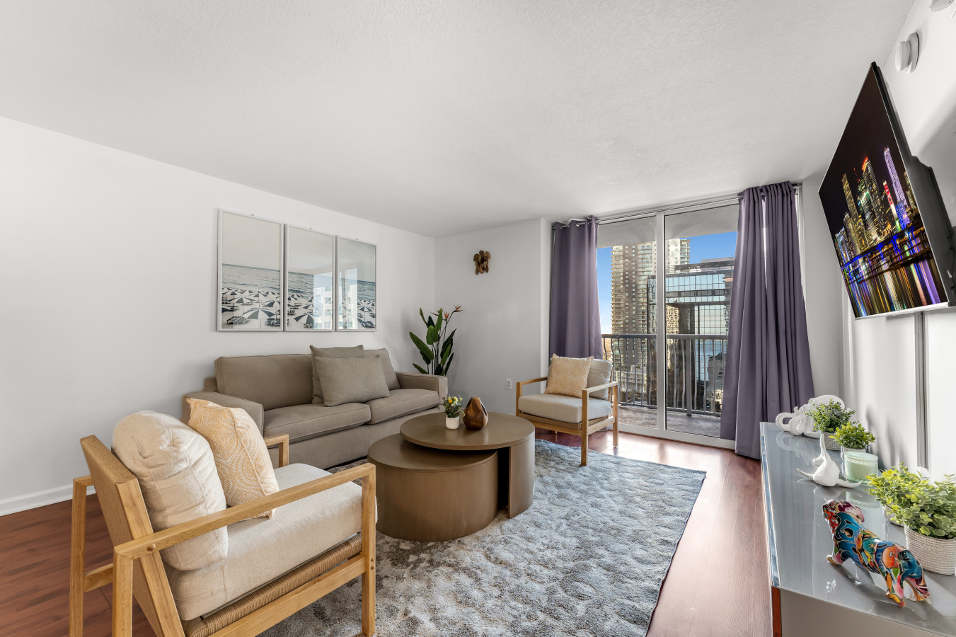 Villa Scirocco Venetian Causeway Miami: Luxury 3-Bedroom Apartment with Pool and Sea View, Miami