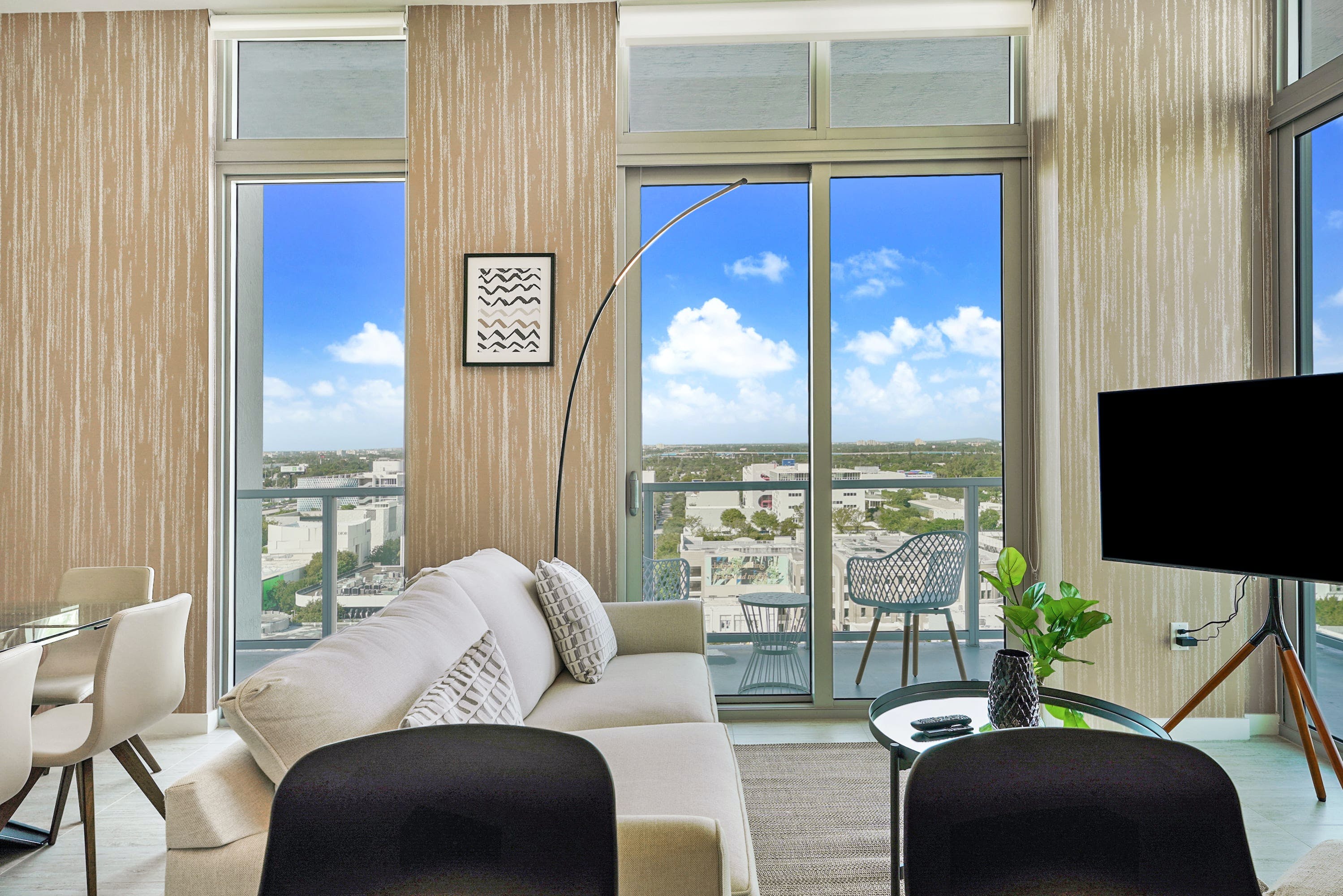 Villa Harmattan Vizcayne Miami 1117713: Luxury 2-Bedroom Apartment with Pool and Sea View, Downtown Miami
