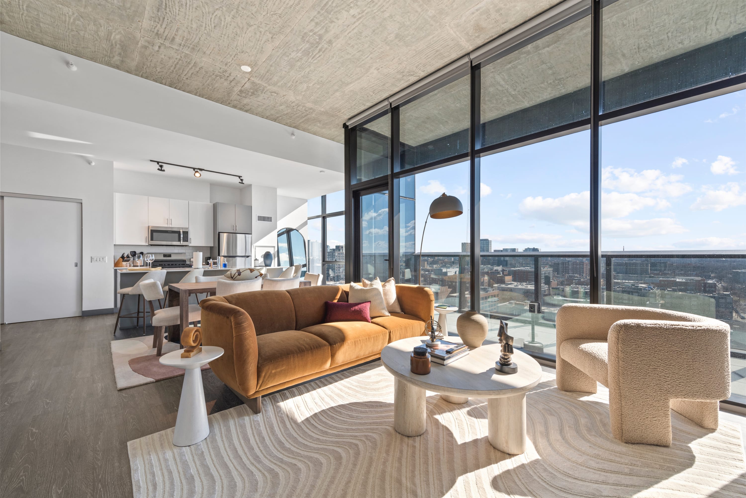 Villa Harmattan Wicker Park Chicago: Luxury 2-Bedroom Apartment with Spa and Gym, Chicago