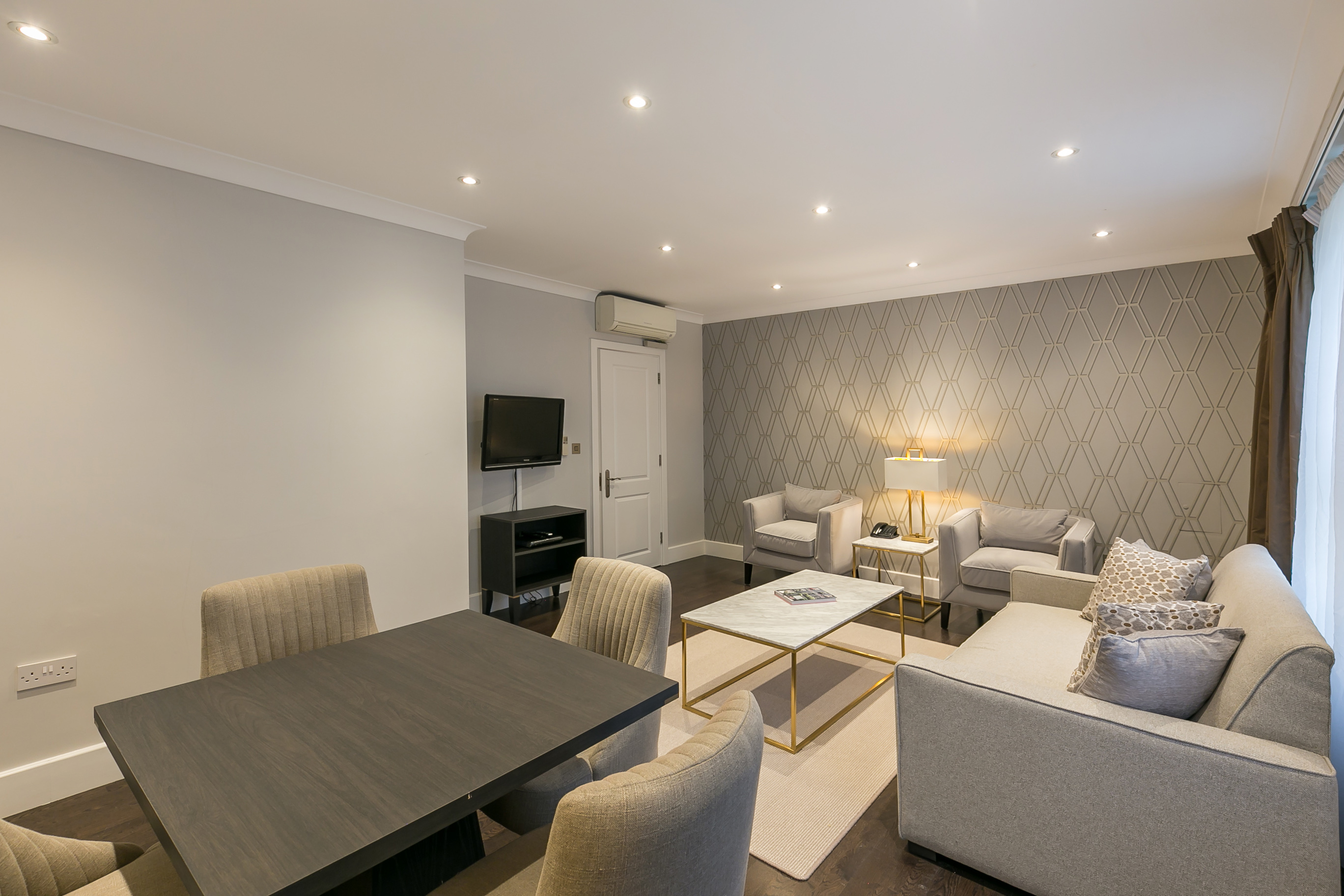 Villa Helm Caxton Bayswater: Luxury 1-Bedroom Apartment with Spa and Concierge, Bayswater London