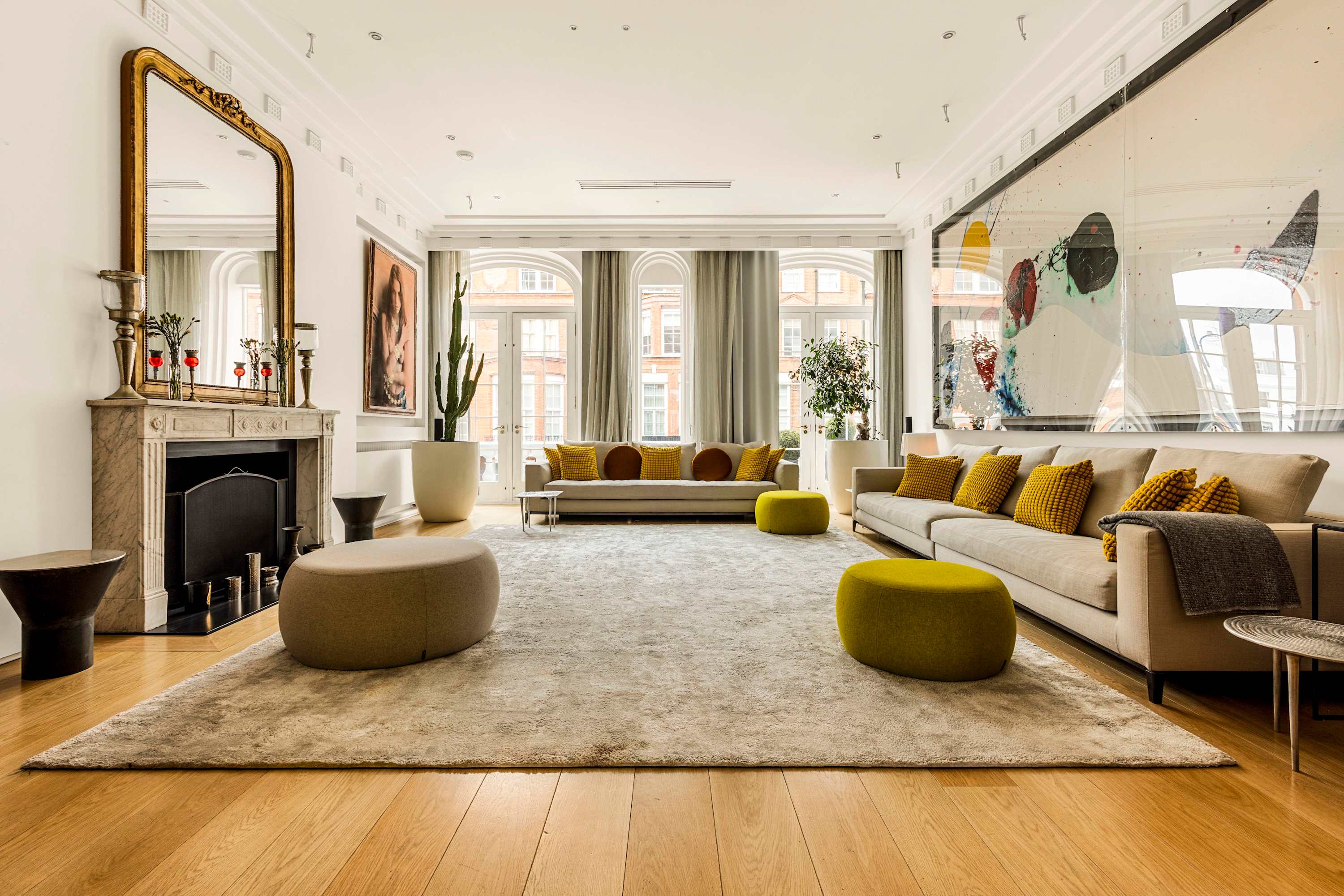 Villa Helm Caxton Belgravia: Luxury 3-Bedroom Apartment with Private Parking in Belgravia London