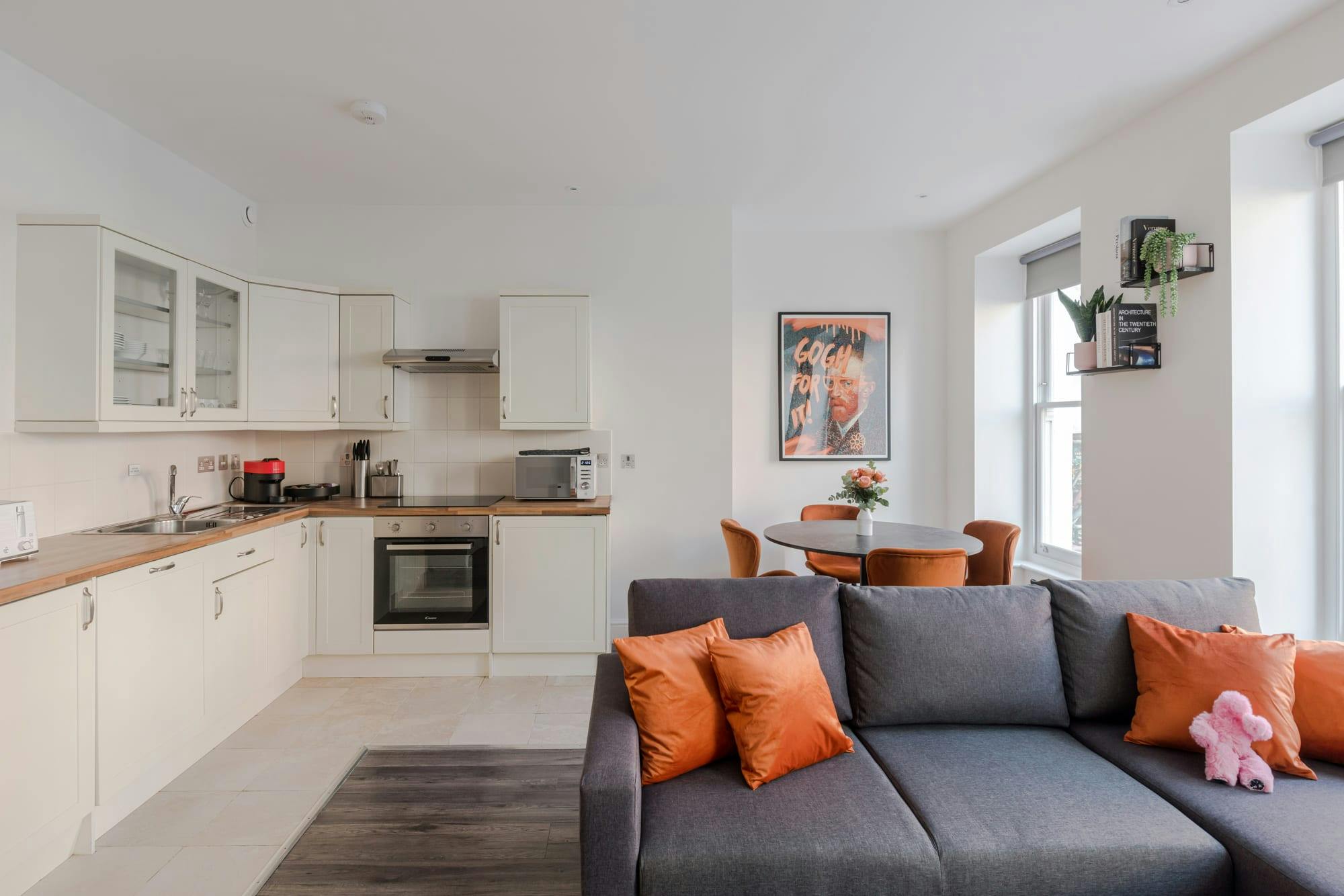 Villa Helm Caxton Fitzrovia: Luxury 1-Bedroom Apartment with Spa Sauna in Fitzrovia London