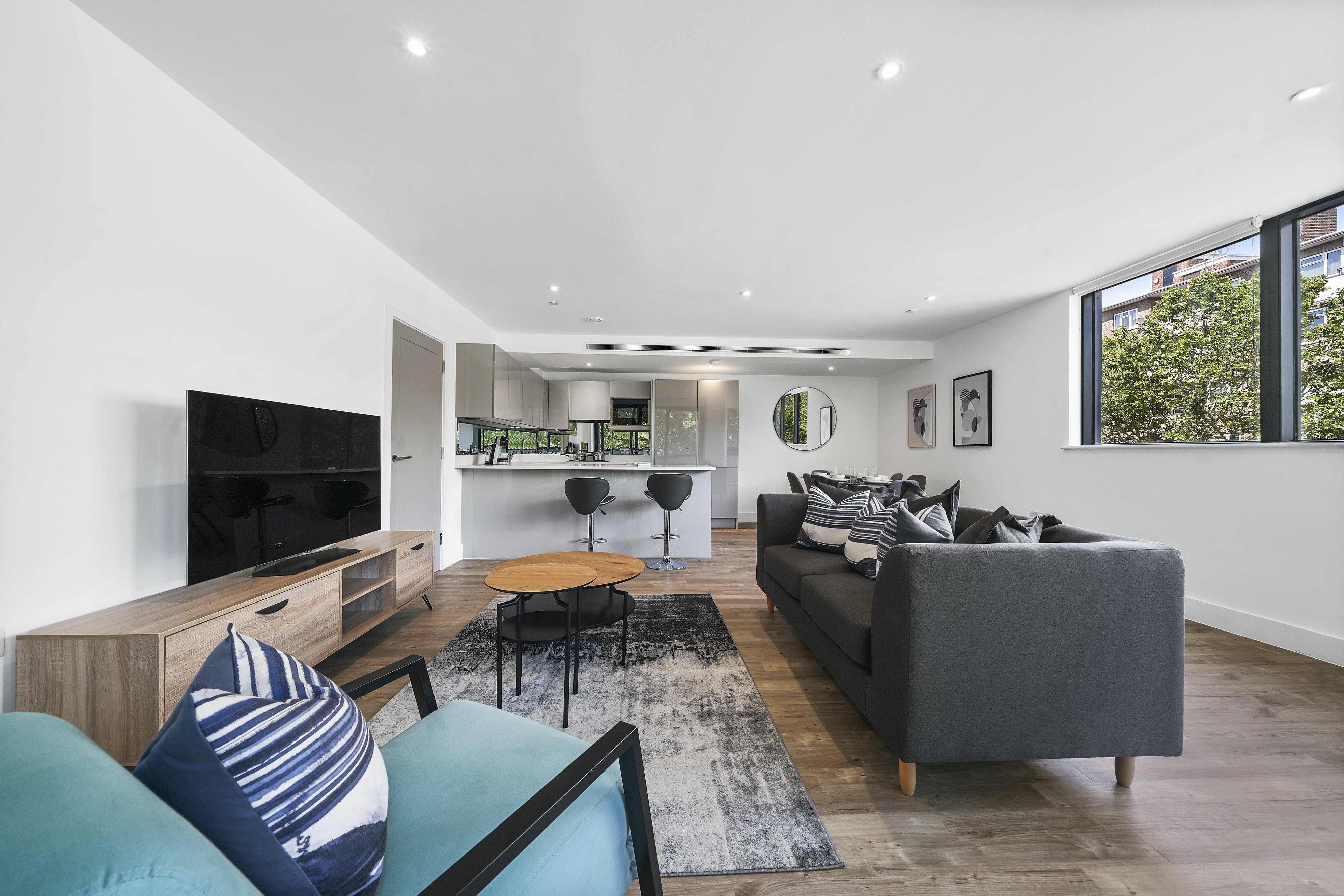 Villa Helm Culling Circus: Luxury 2-Bedroom Apartment with Spa and Family Amenities, Canada Water