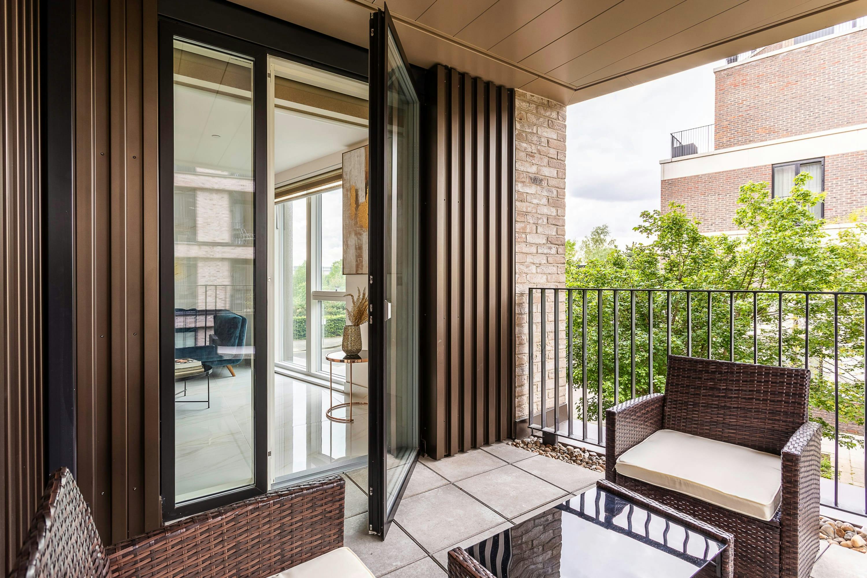 Villa Helm Fraer Stratford: Luxury 2-Bedroom Apartment with Gym and Balcony near Queen Elizabeth Olympic Park, Stratford