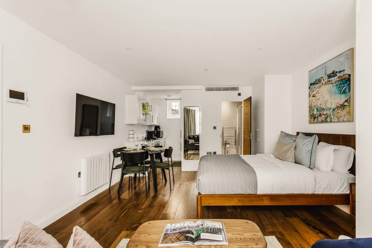 Villa Helm Frazer Kensington: Luxury 1-Bedroom Apartment with Air Conditioning and Parking, Kensington London