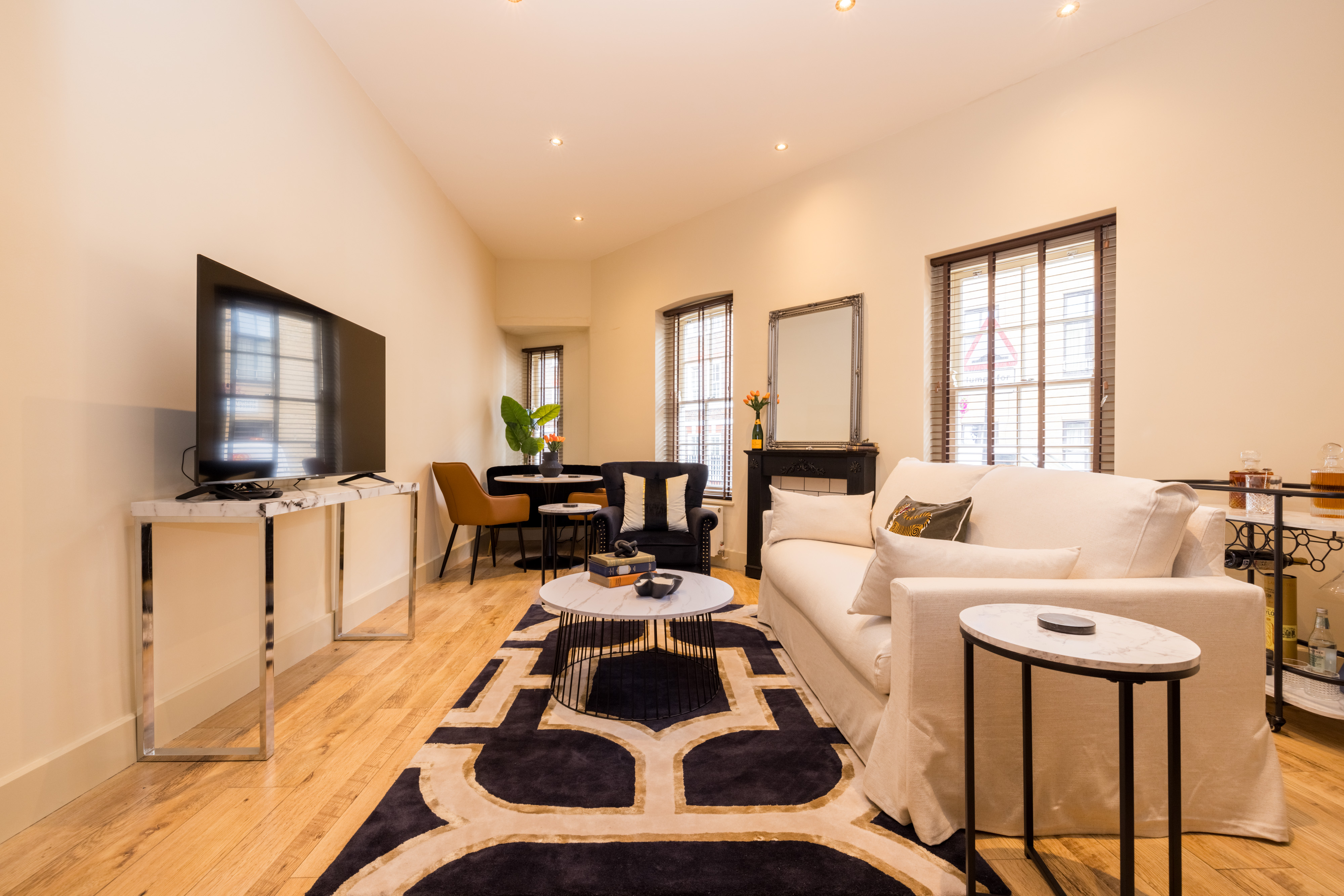 Villa Helm Frazer Westminster: Modern 1-Bedroom Apartment with Private Parking in Westminster, London