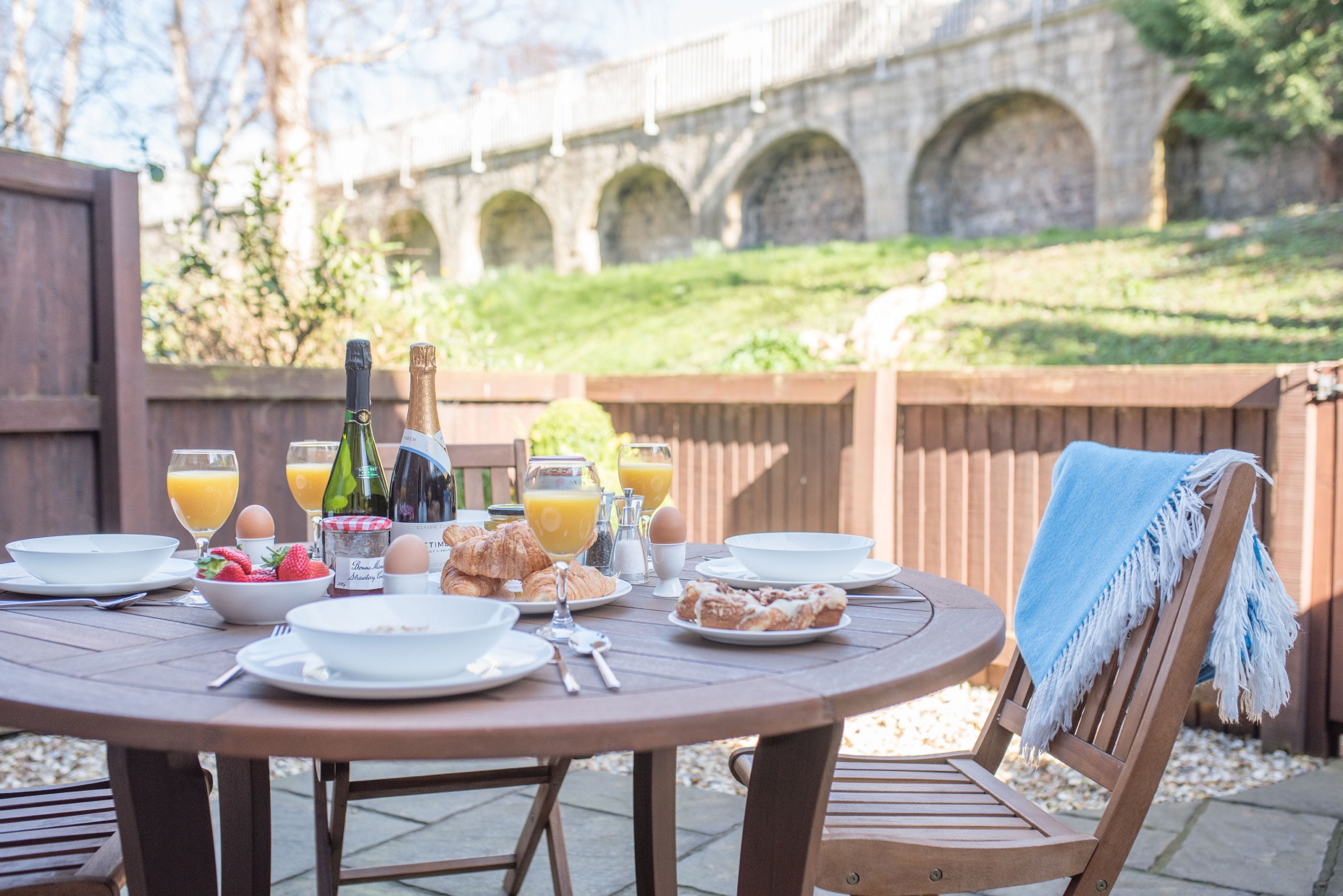 Villa Helm Frazer York: Luxury 2-Bedroom Apartment with Spa and Private Parking, York City Centre