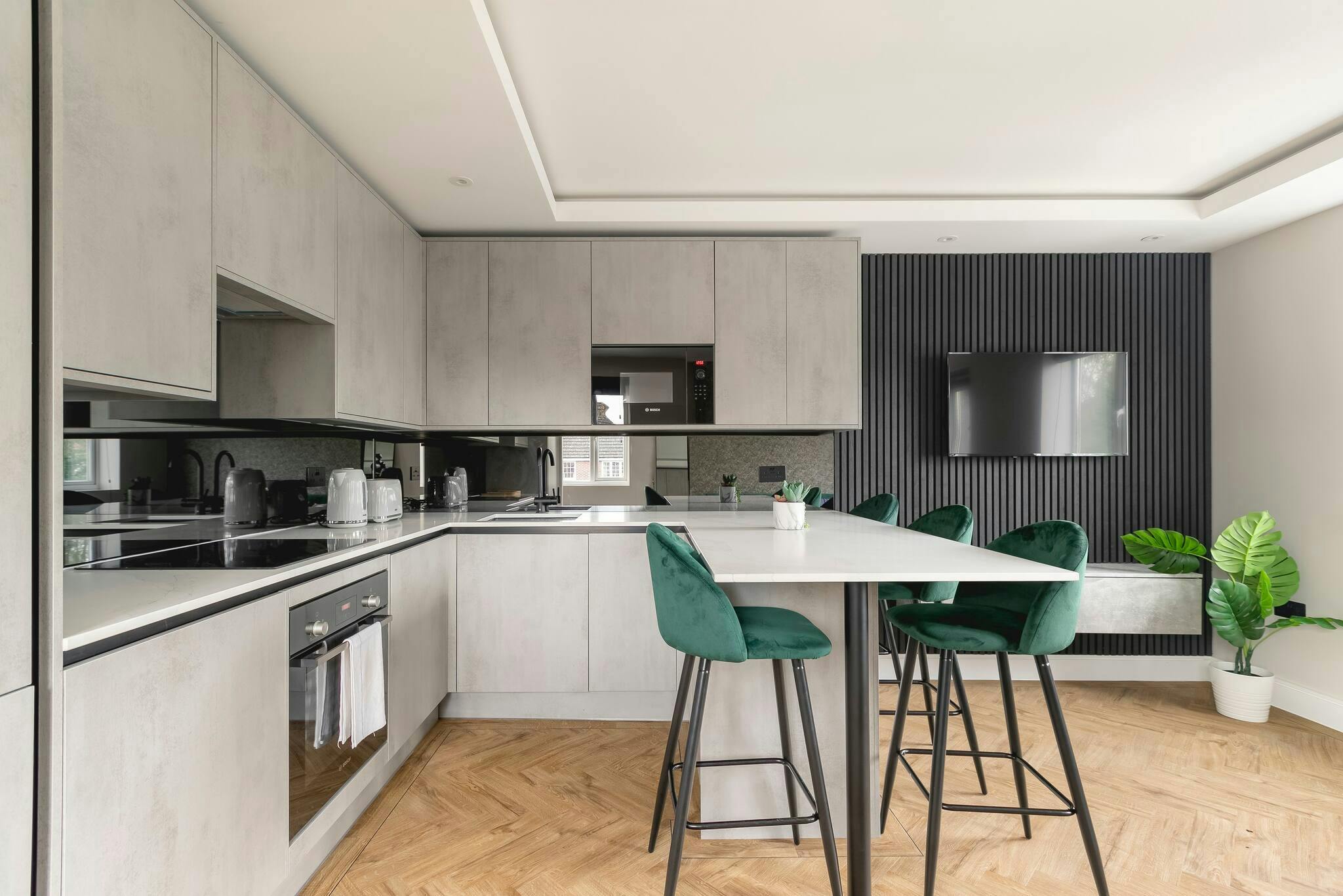 Villa Helm Hawker Victoria: Luxury 1-Bedroom Apartment with Spa and Parking, Victoria London