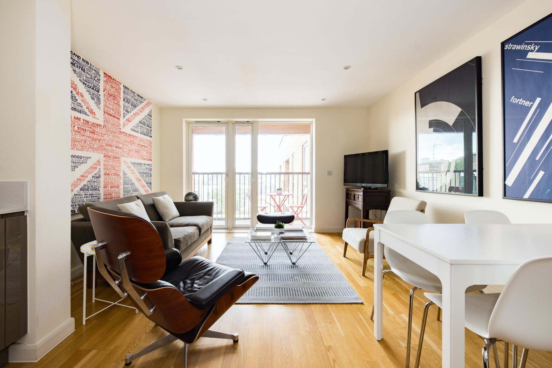 Villa Helm Hawkesbury Battersea: Luxury 2-Bedroom Apartment with Spa and Private Parking, Battersea London