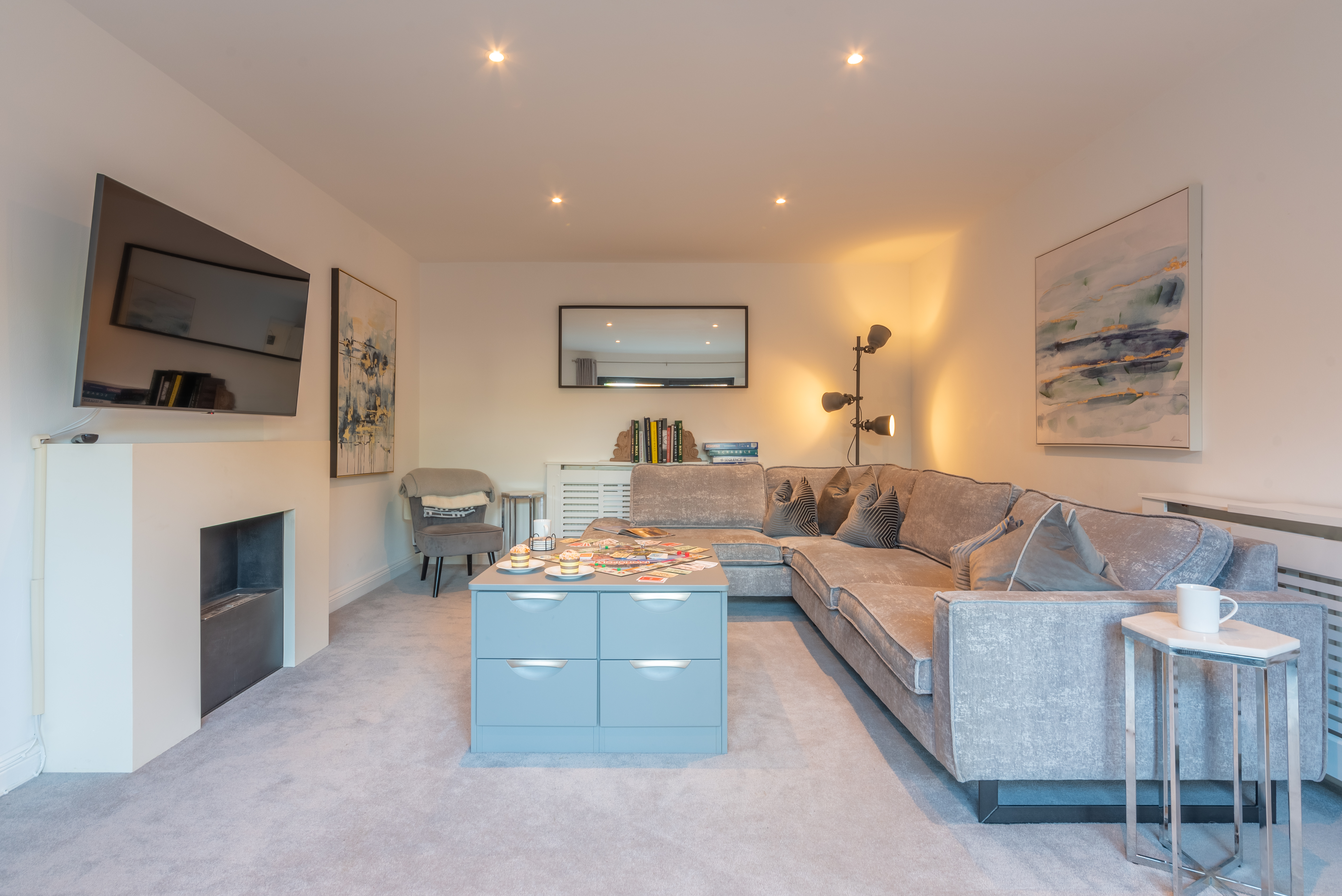 Villa Helm Hawkesbury Charlbury: Charming 3-Bedroom Townhouse with Hot Tub and Private Parking, Charlbury Oxfordshire