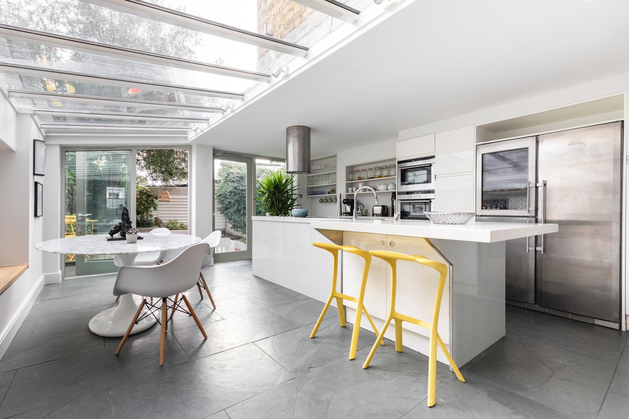 Villa Helm Hawthorn Brook Green: Luxury 3-Bedroom Apartment with Garden and Fireplace, Brook Green London