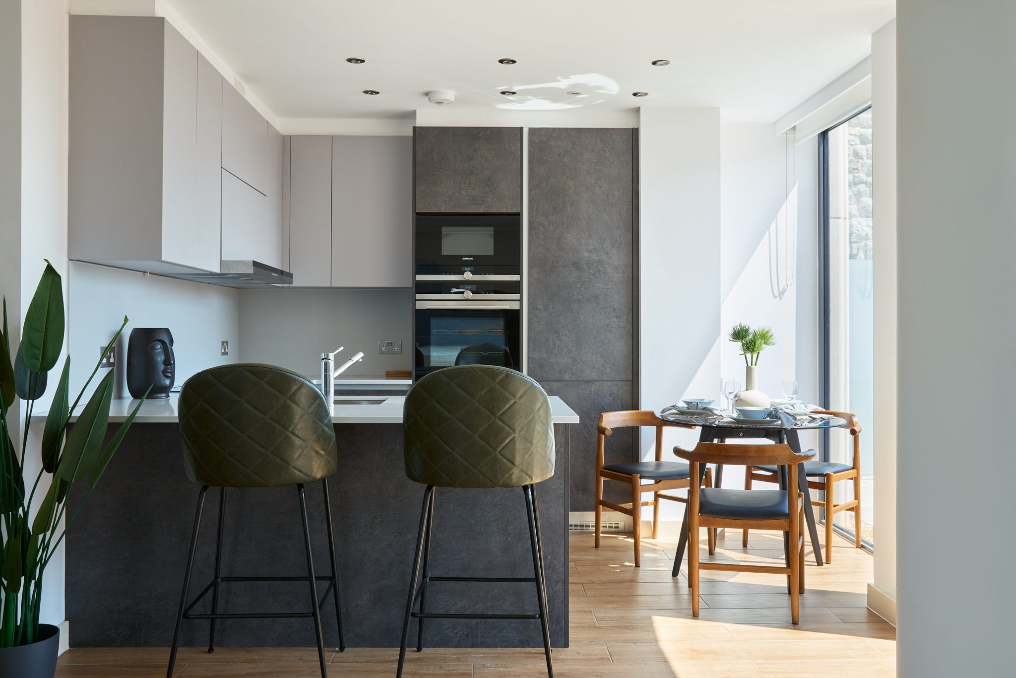 Villa Helm Hawthorn Kew: Luxury 3-Bedroom Apartment with Spa and Private Parking, Kew London