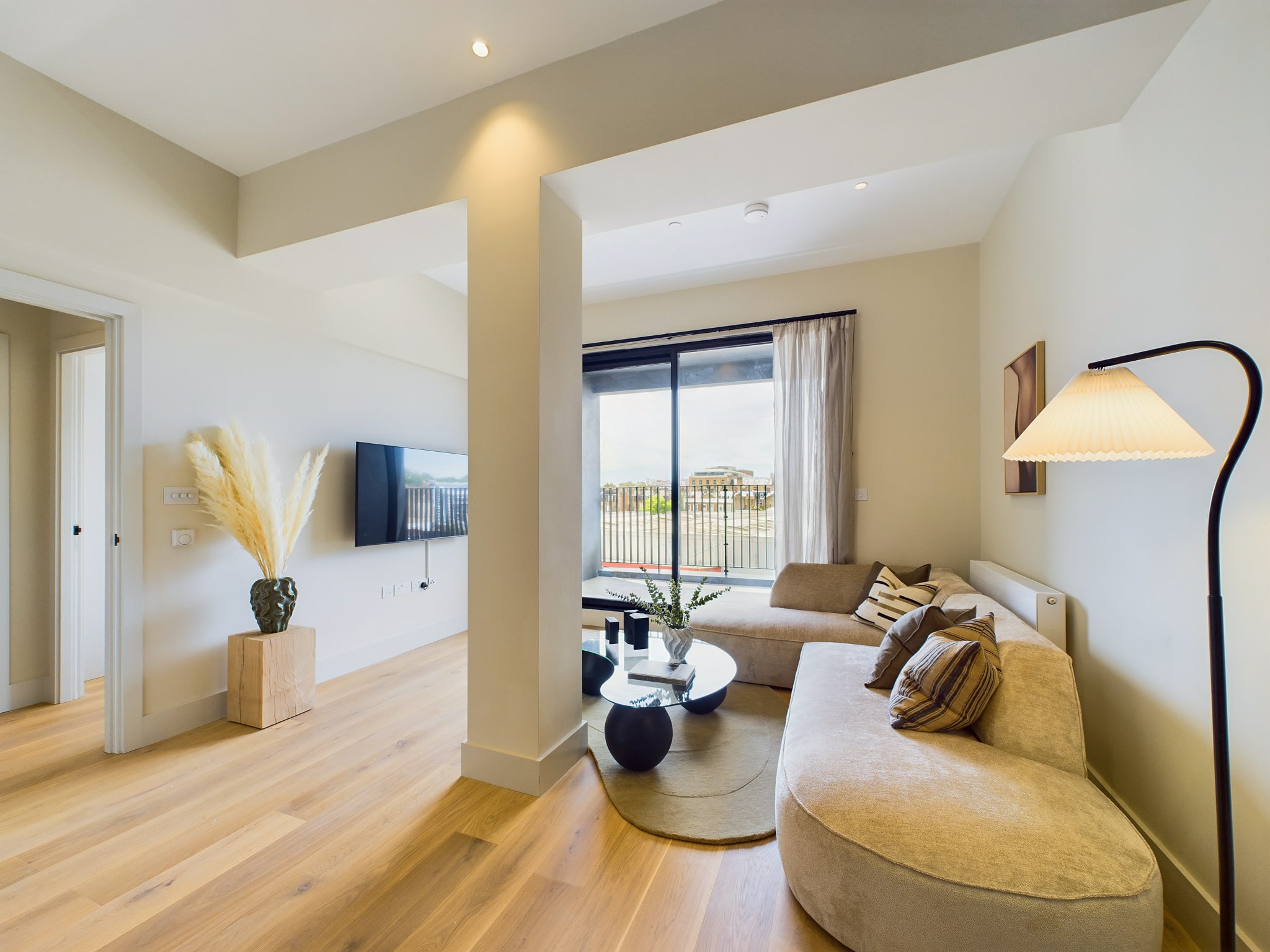 Villa Helm Rowan Camden: Luxury 1-Bedroom Apartment with Private Balcony and Air-Con, Camden Town London