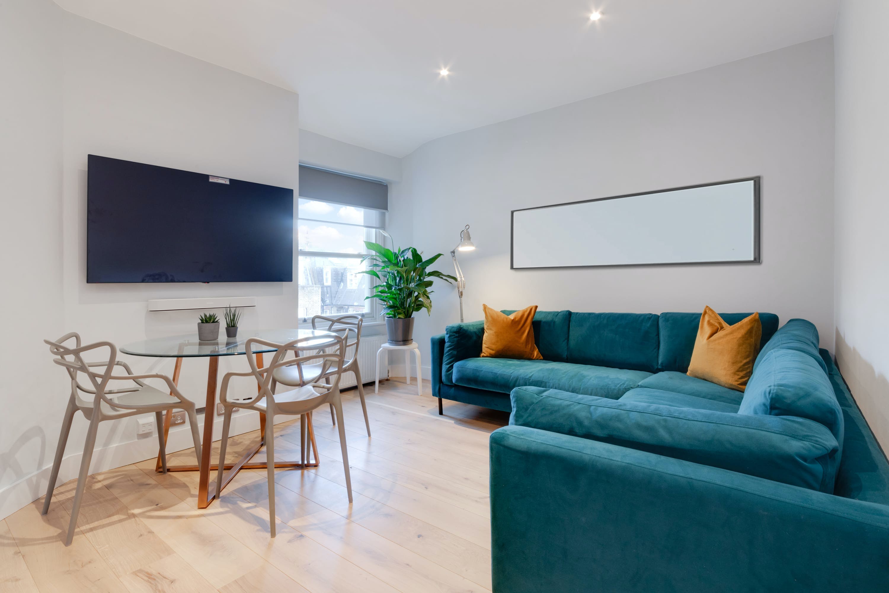 Villa Helm Rowan Fitzrovia: Luxury 1-Bedroom Apartment with Spa and Private Parking in Fitzrovia, London