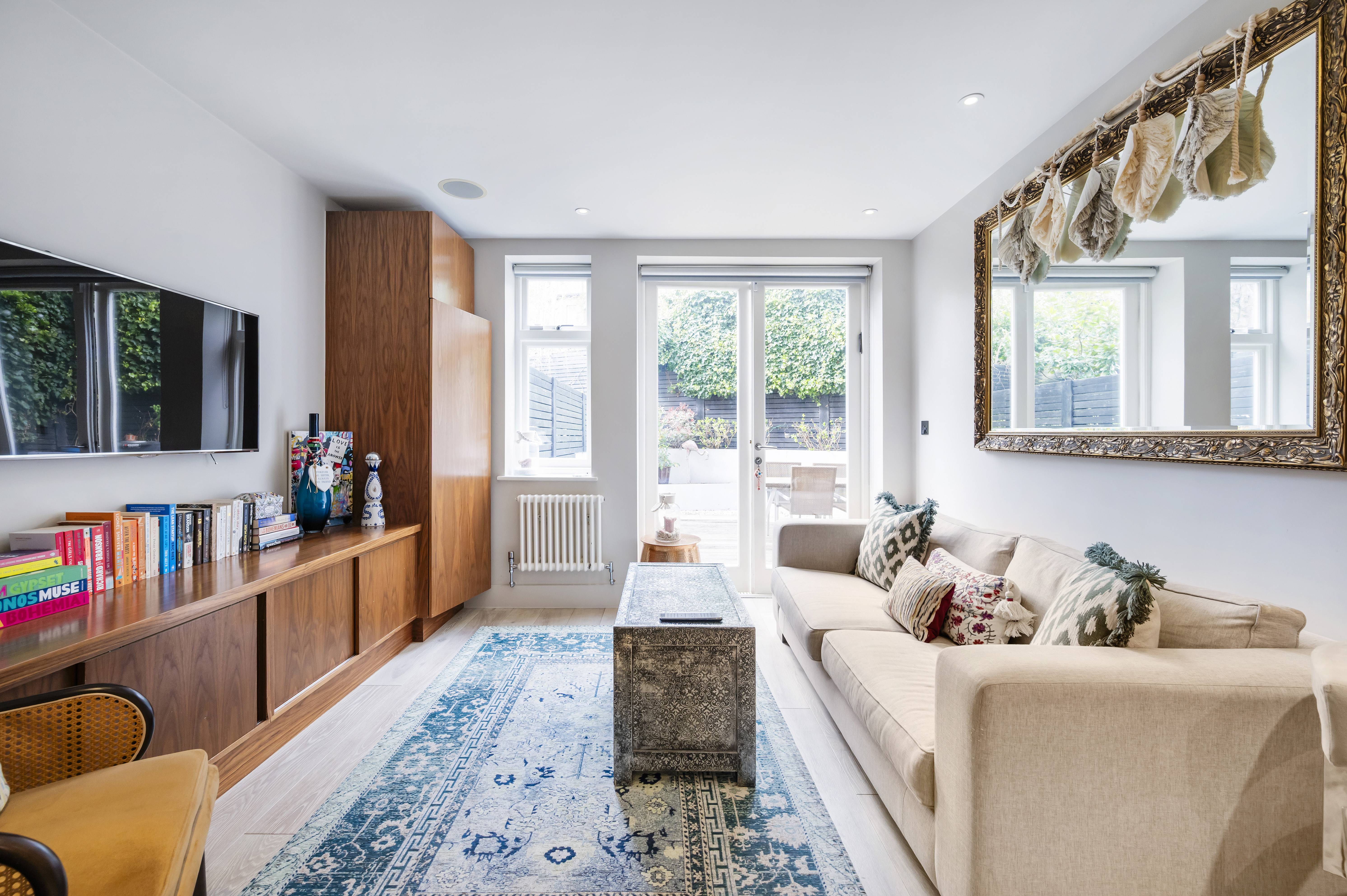 Villa Helm Rowan Hampstead: Luxury 1-Bedroom Apartment with Spa and Private Parking, Hampstead London