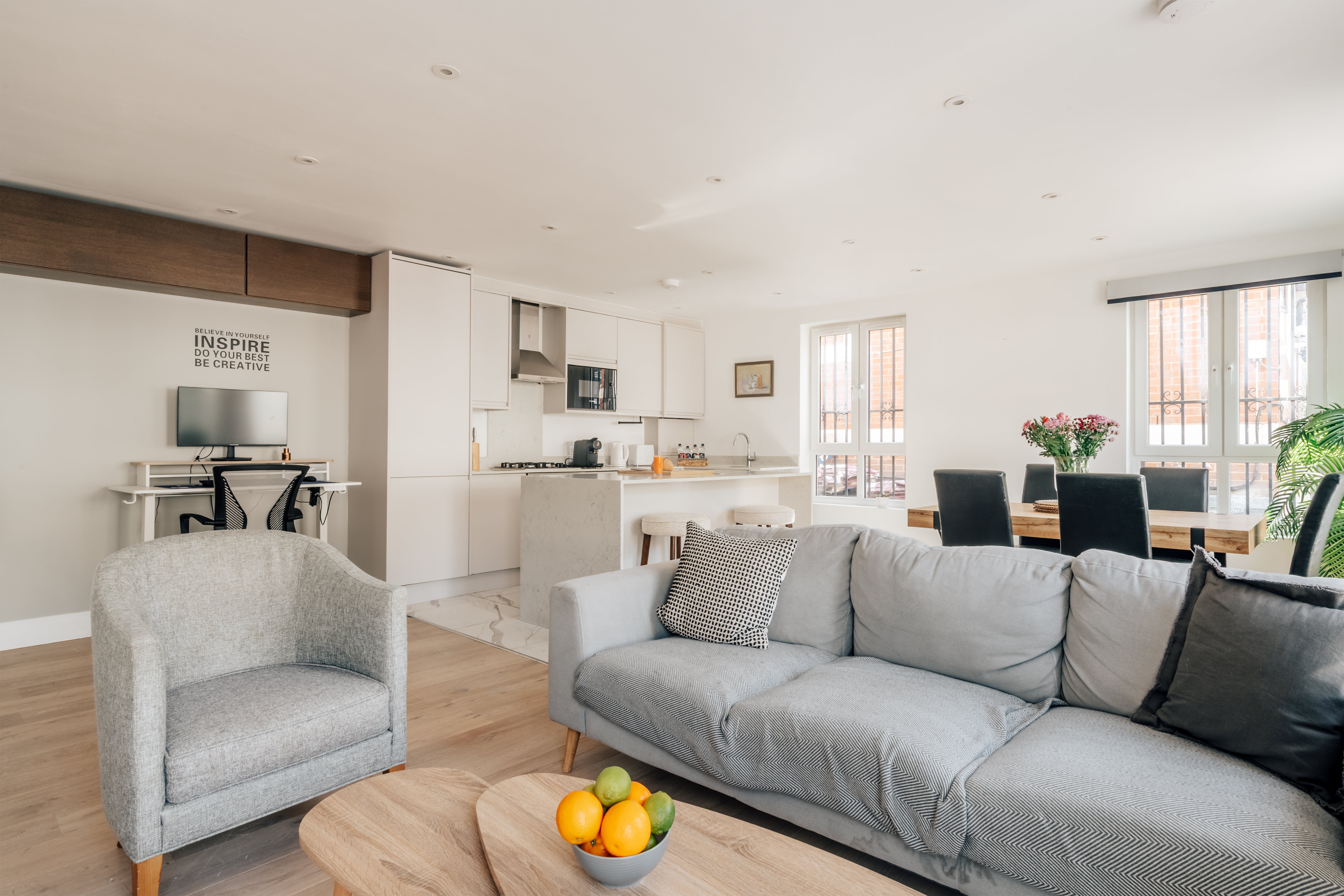 Villa Helm Rowan Holland Park 1320432: Stylish 2-Bedroom Apartment with Private Parking, Holland Park London