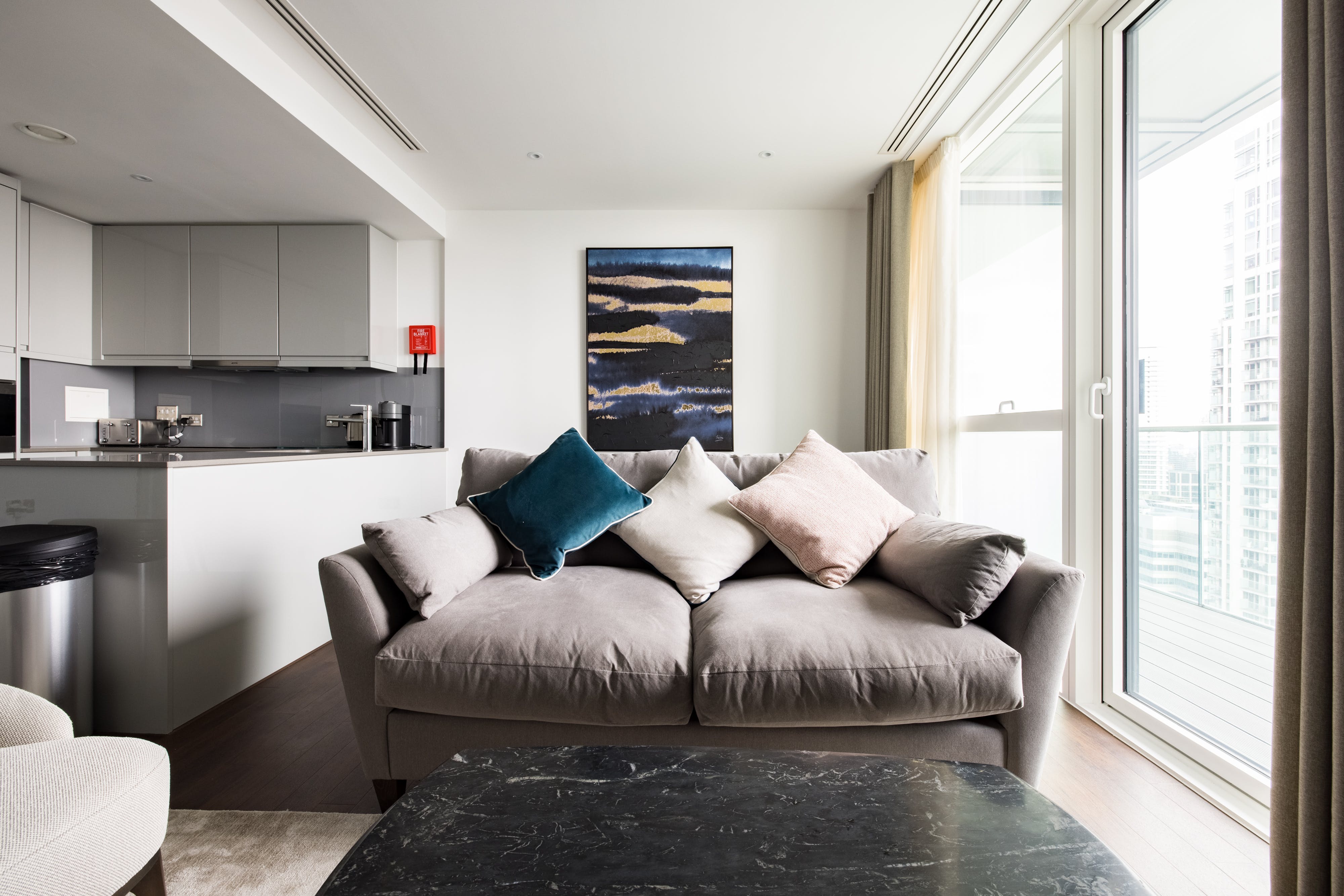 Villa Helm Rowan Island Isle-of-Dogs: Stylish 1-Bedroom Apartment with Private Parking in Isle of Dogs London