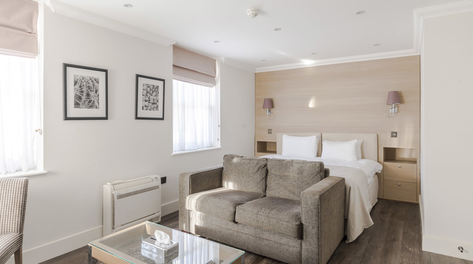 Villa Helm Rowan Kensington: Luxury 1-Bedroom Apartment with Air-Con and Private Parking in South Kensington