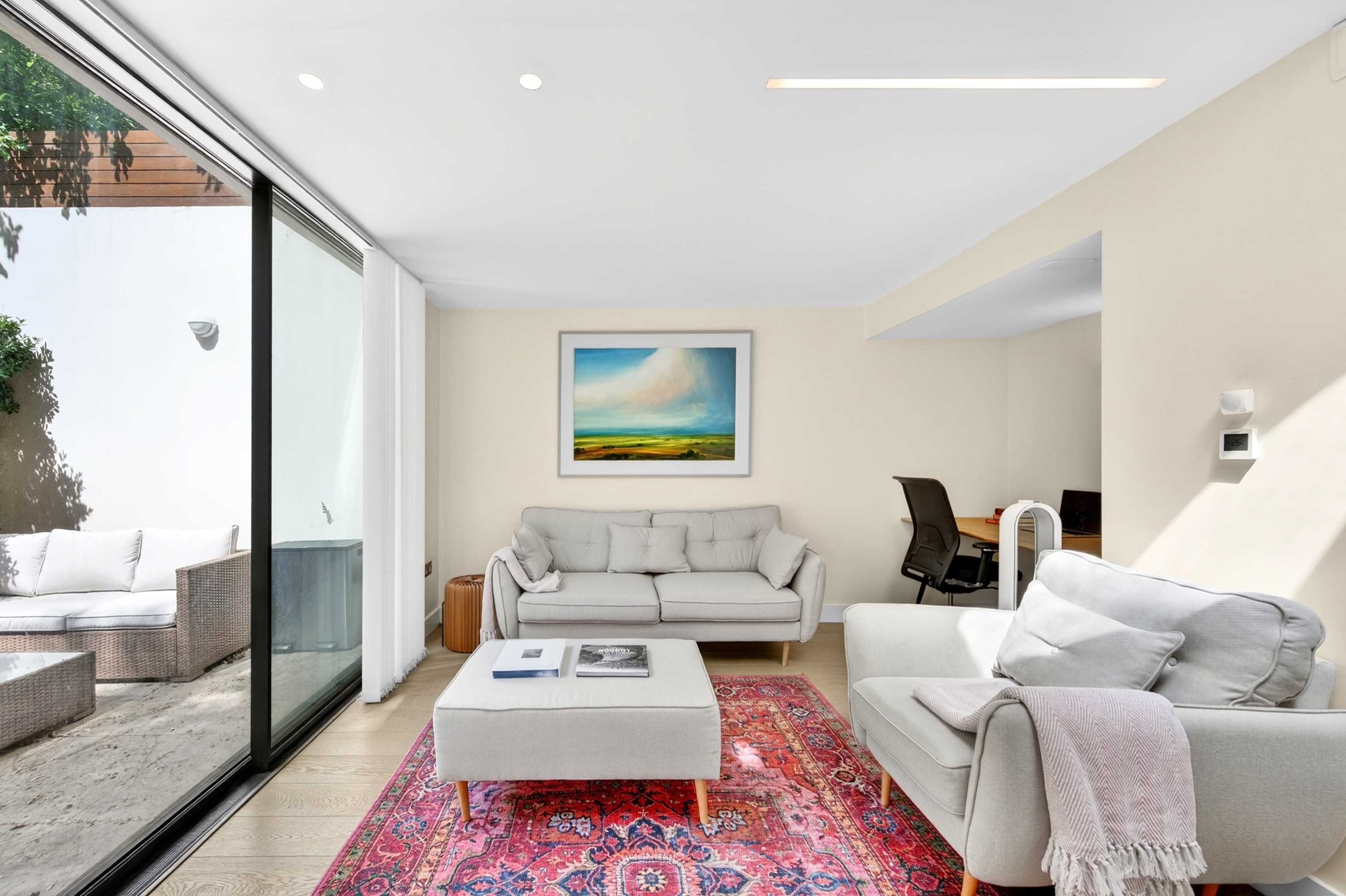 Villa Helm Rowan MaidaVale: Luxury 3-Bedroom Apartment with Private Garden and Sauna, Maida Vale London