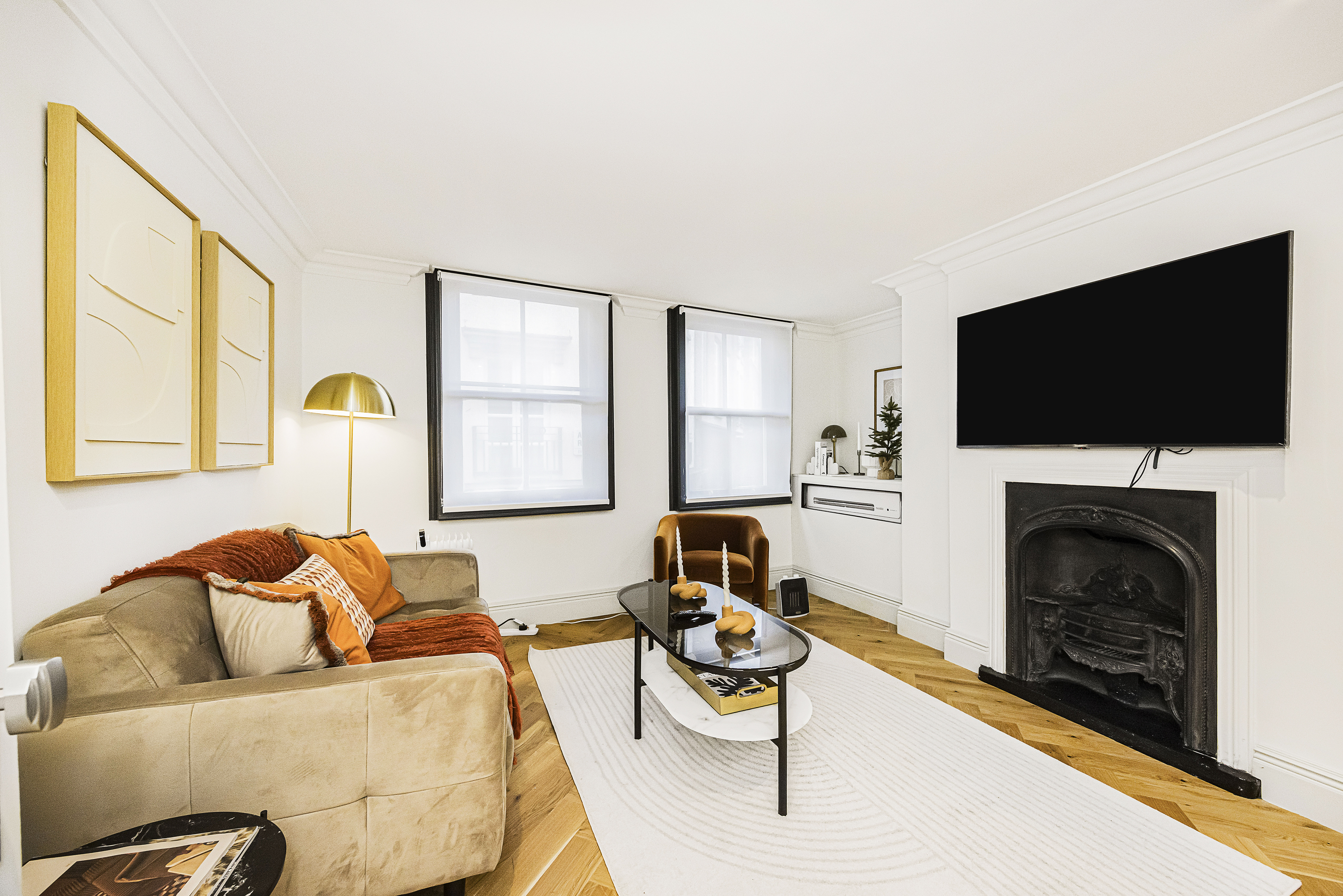 Villa Helm Rowan Mayfair 1286977: Luxury 2-Bedroom Apartment with Air Conditioning and Private Parking, Mayfair London