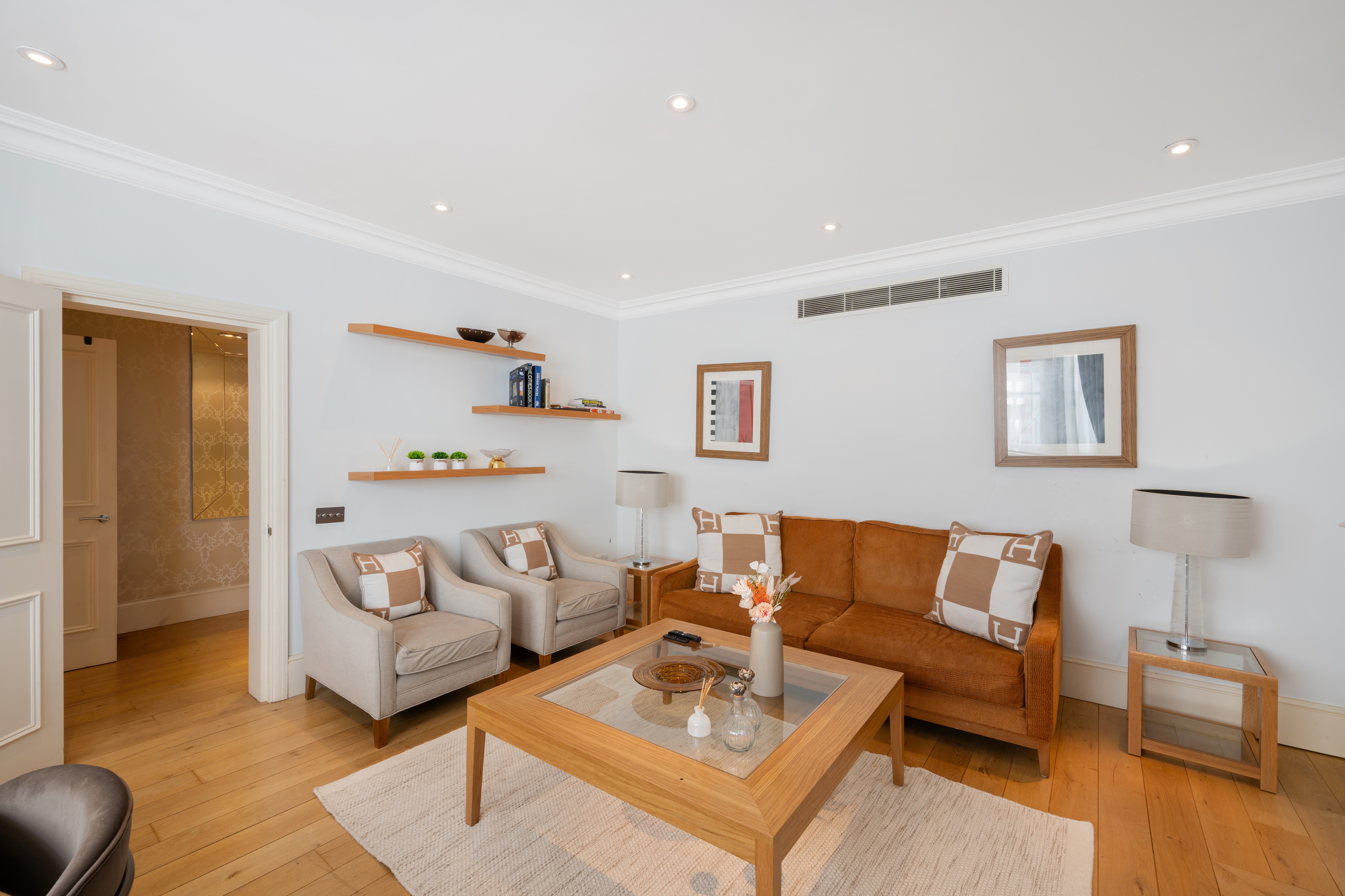 Villa Helm Rowan South Kensington: Luxury 3-Bedroom Apartment with Private Terrace and Parking, South Kensington London