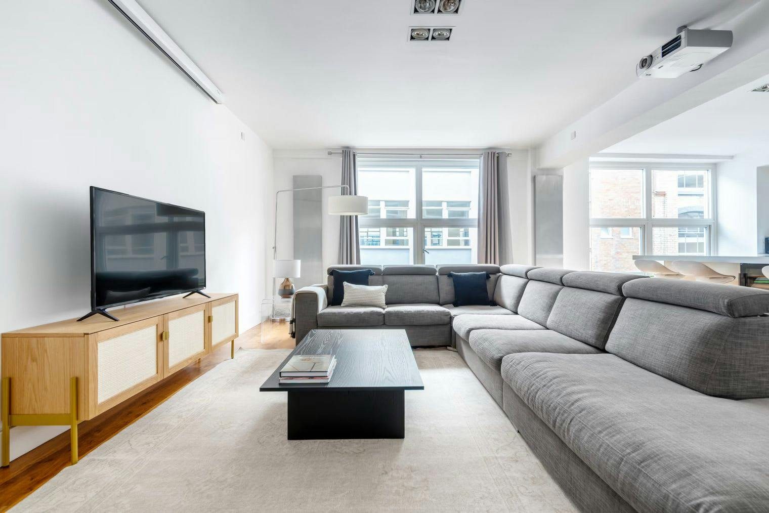 Villa Helm Rowan St Lukes: Luxury 2-Bedroom Apartment with Spa and Parking, St Luke’s London