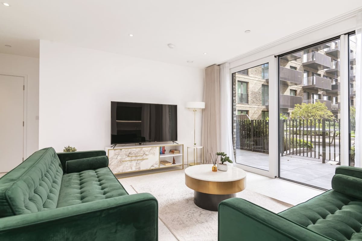 Villa Helm Rowan Stepney: Luxury 3-Bedroom Apartment with Private Parking in Stepney London