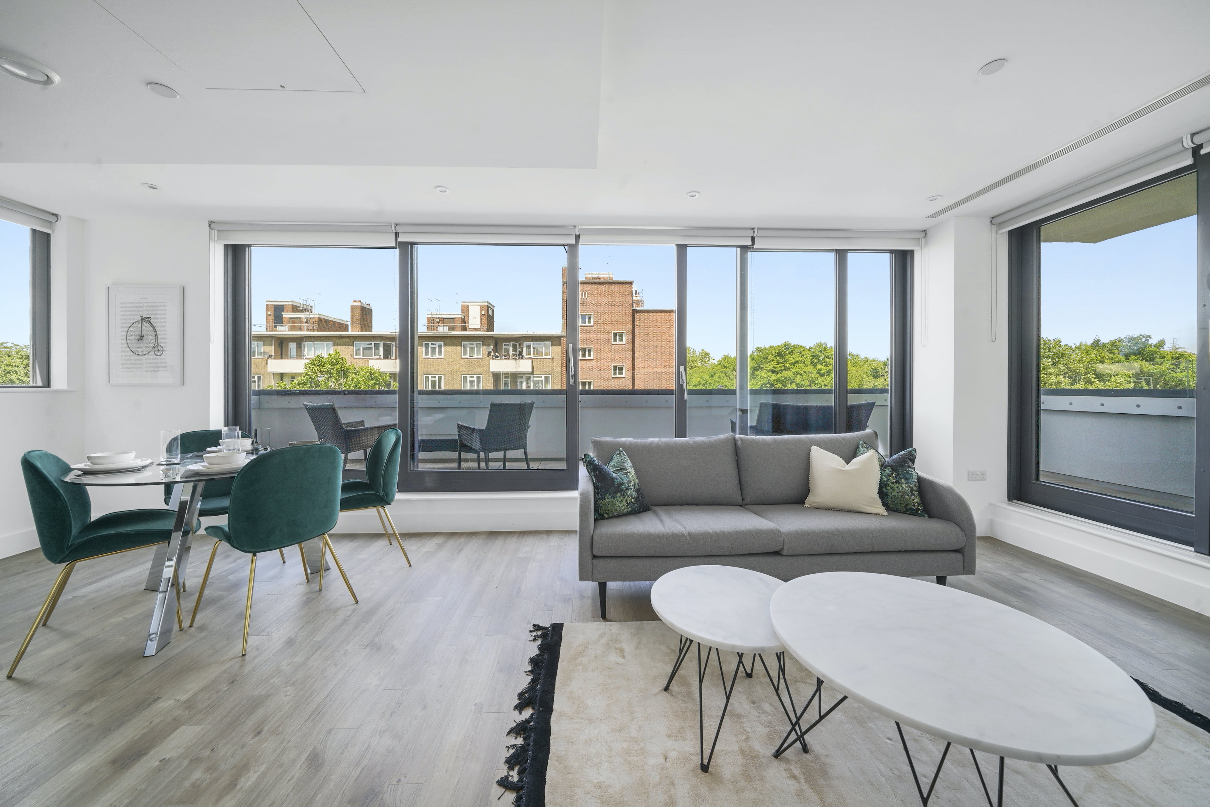 Villa Helm Surrey Quays London: Stylish 2-Bedroom Luxury Apartment with Balcony and Family-Friendly Features in Canada Water London