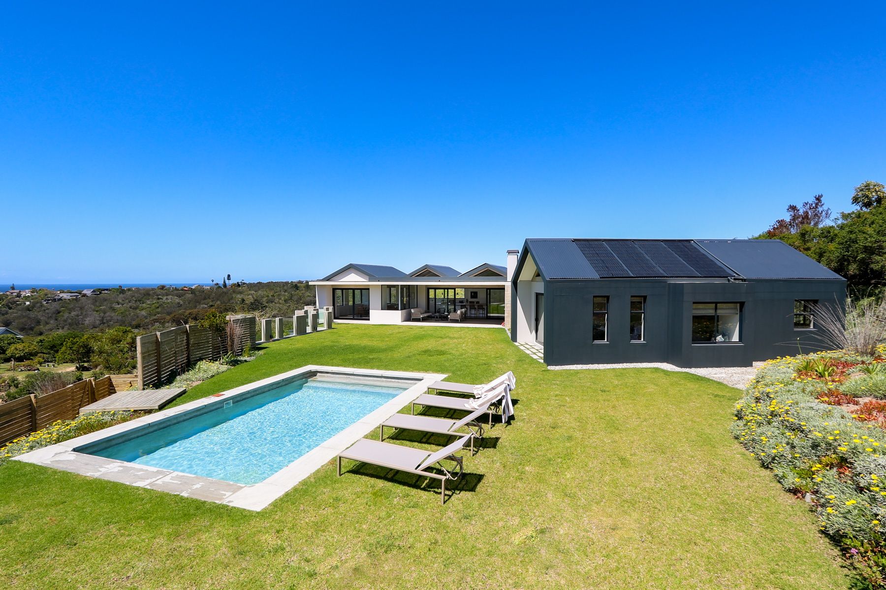 Villa Ilanga Andisiwe Johannesburg: 6-Bedroom Coastal Retreat with Spa in Plettenberg Bay, South