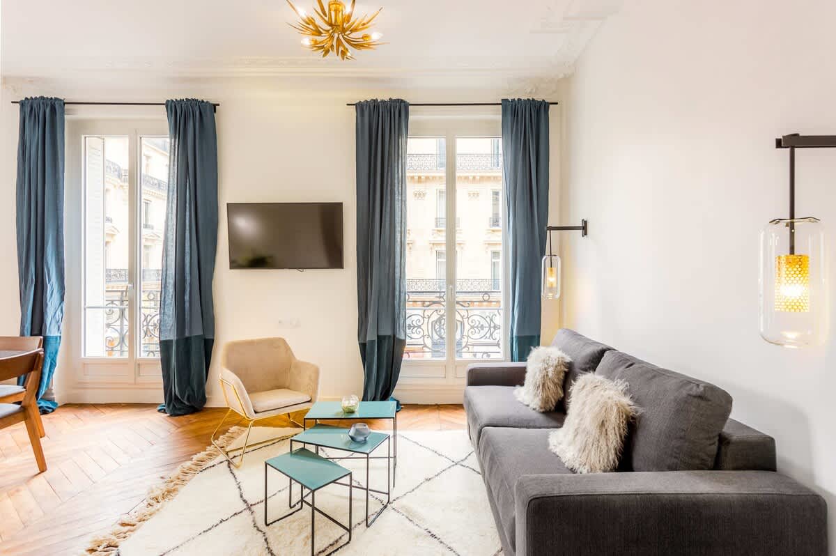 Villa Ivoire Pivoines Paris: Luxury 2-Bedroom Apartment with Air Conditioning and Spa, Grands Boulevards Paris