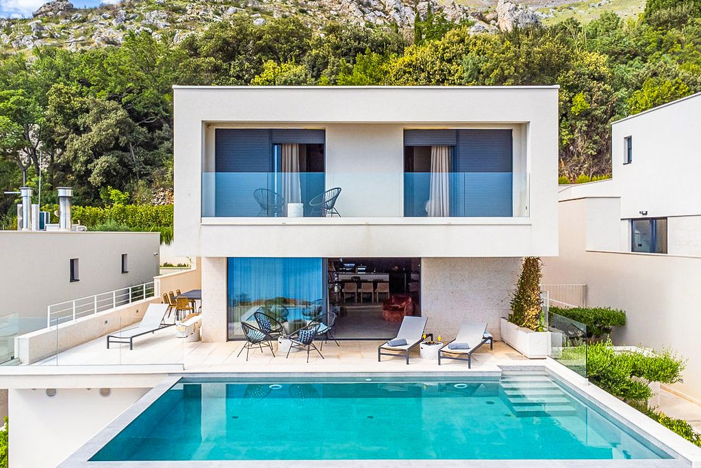 Villa Jadranka Soline Rogoznica: 4-Bedroom Seaview Villa with Heated Pool, Sauna & Tennis Cou