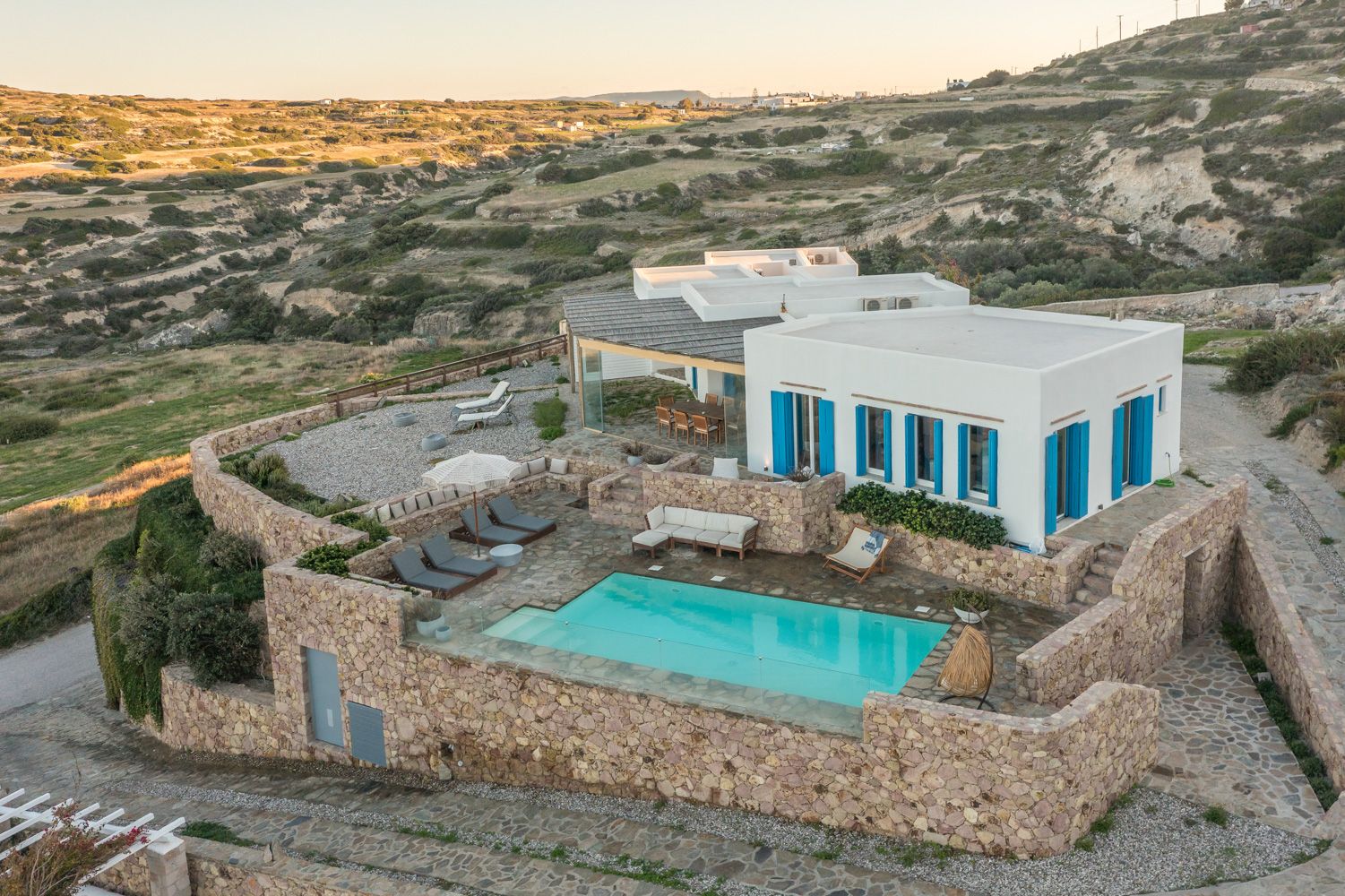 Villa Αστέρι Klima Milos: 4-Bedroom Clifftop Private Pool Villa with Aegean Views in M