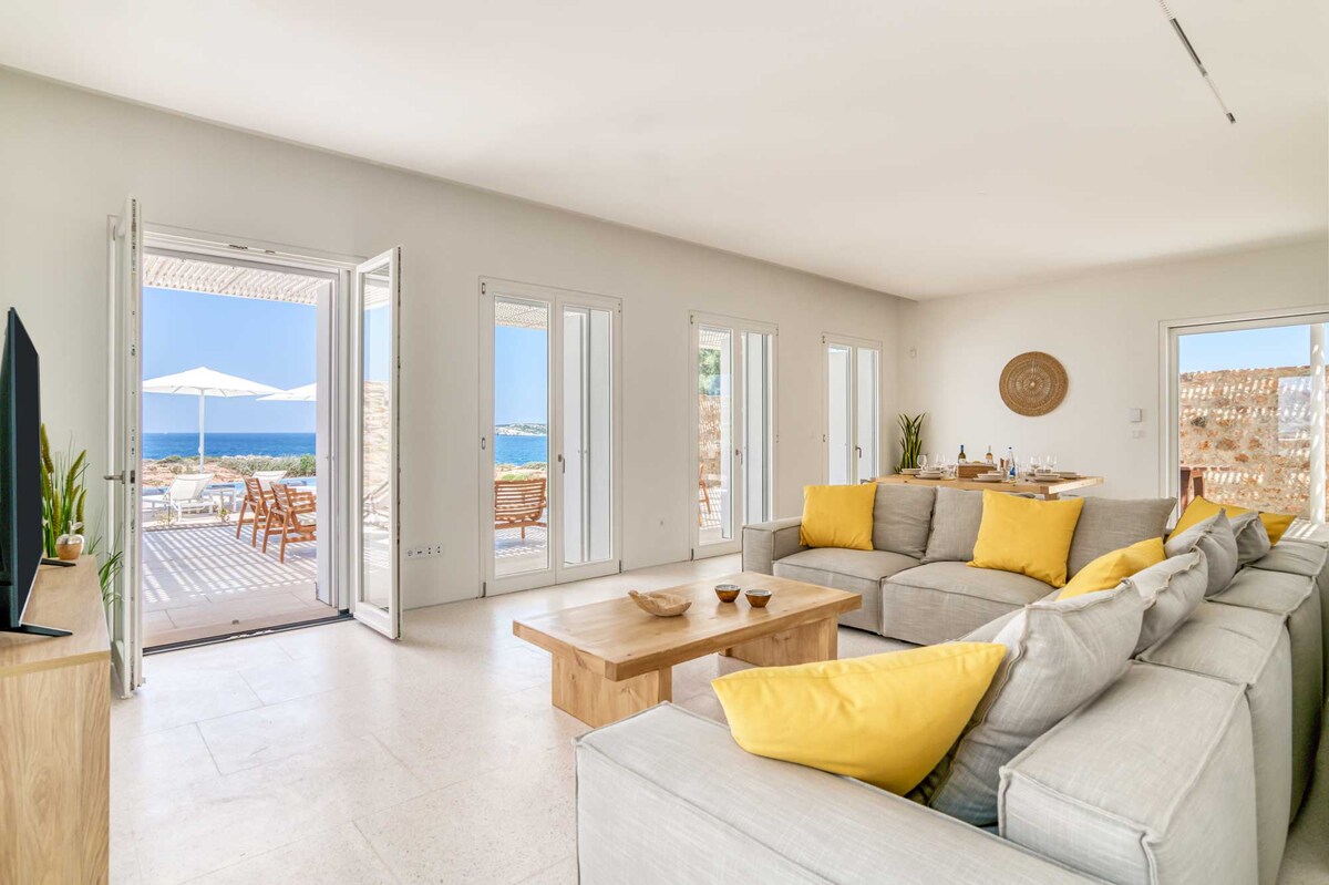 Villa Kokkinos Agios Ioannis Paros: Luxury 5-Bedroom Villa with Private Pool and Sea Views, Paros